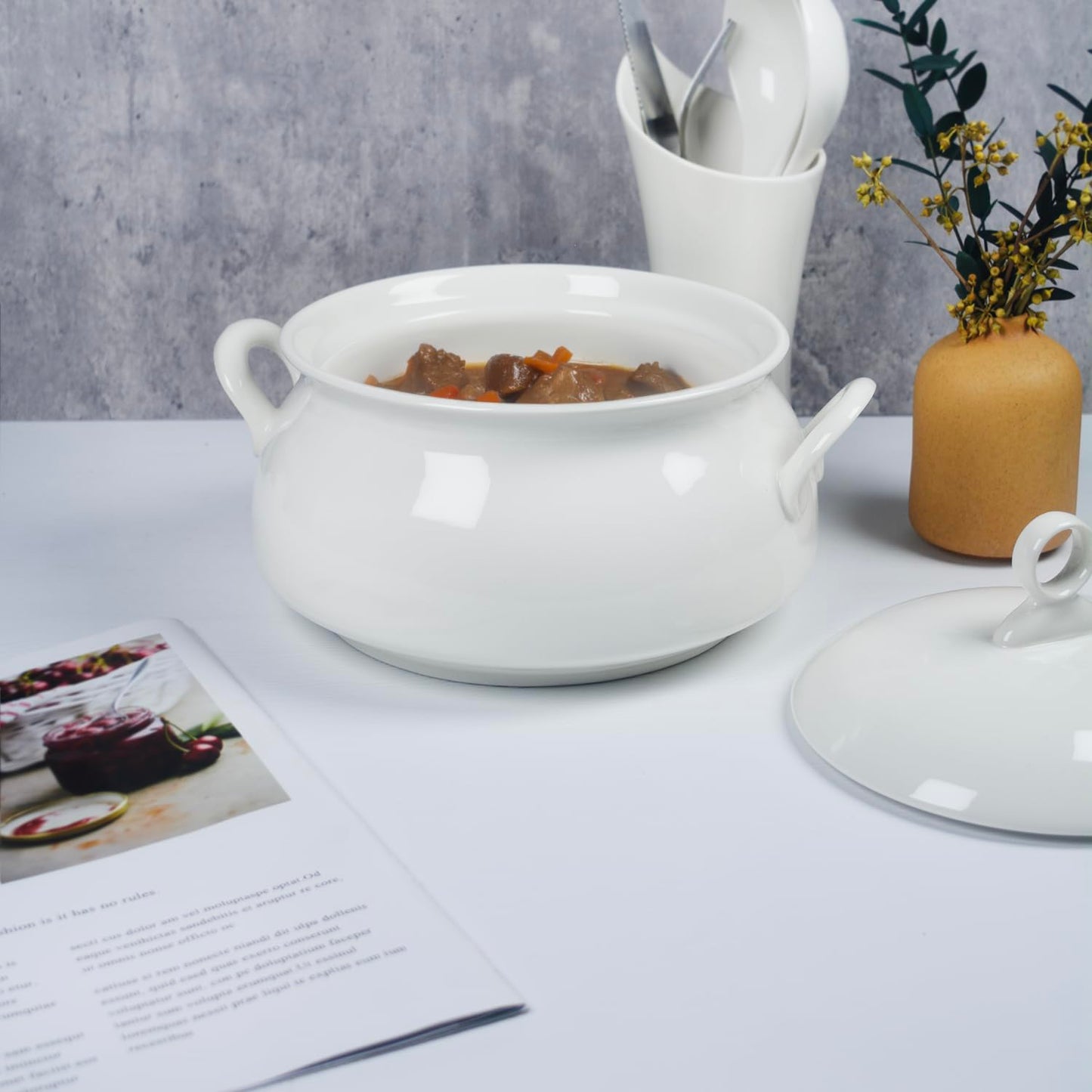 dingdaer Ceramic Serving Soup Tureen Bowls with Lid and soup spoon, 2.4 QT White French Serving Tureen, Lovely Soup Pot for Casserole dish Salad Pasta Noodles Stew, Microwave Dishwasher Safe