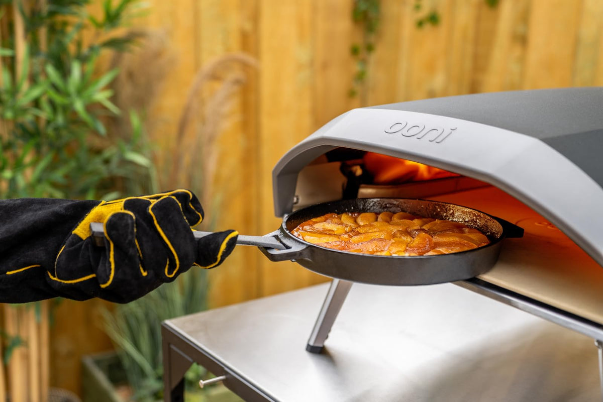 Ooni Cast Iron Skillet Pan - 9" Round Cast Iron Skillet with Removable Handle and Sainless Steel Trivet, Cast Iron Frying Pan, Pre-Seasoned Non-Stick Oven Safe Cookware, Pizza Oven and BBQ Accessories