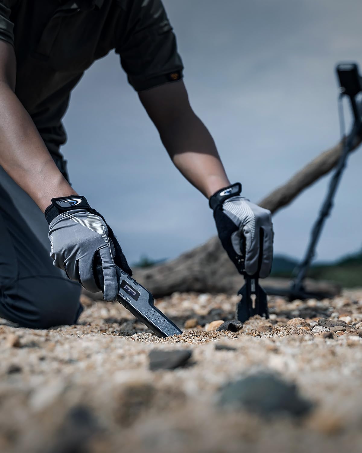 Rechargeable Metal Detector Pinpointer for Adults & Kids, Fully Waterproof Hand-held Metal Detectors Wand with One-Key Interference Elimination, Superhet-Tec Pin Pointer Metal Detector Accessories