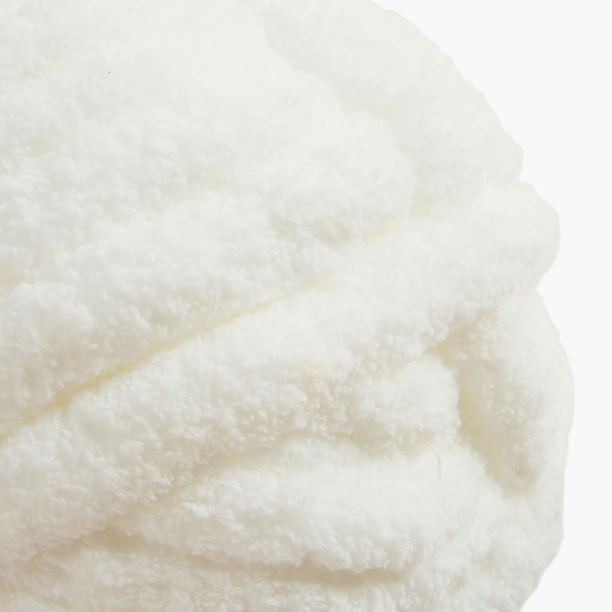 HouseABC Chunky Yarn for Hand Knitting Soft Jumbo Bulky Fluffy Yarn for Crocheting Blanket Scarf DIY 8 Pack (Cream, 28yds, 8 Ounces Each)