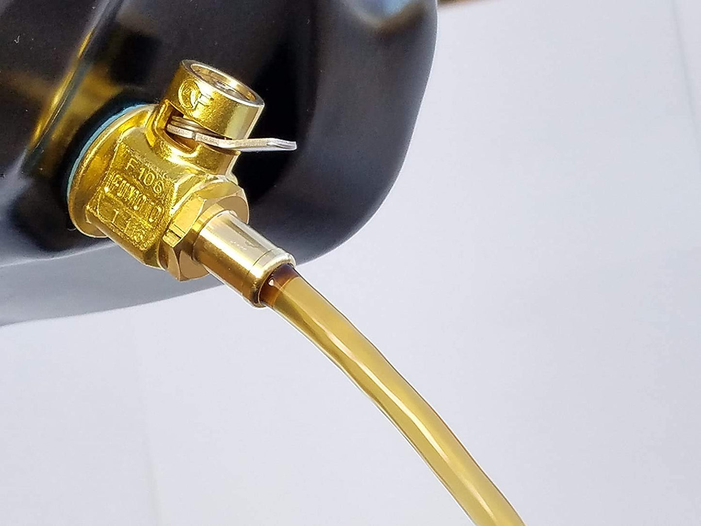 Original Fumoto F108N with LC-10 Lever Clip FN-Series Engine Oil Drain Valve, 1 Pack Gold