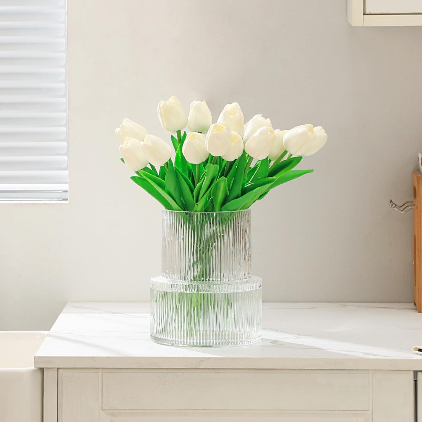 YANWE1 Clear Glass Vase, Ribbed Vase, Fluted Glass Vase, Flower Vase, Modern Vase for Centerpieces, Decorative Vase for Living Room, Dining Table, Entryway, Mantle, Shelf, Wedding, Office, 7.5 Inches