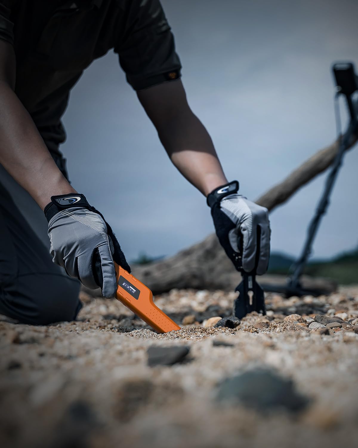 Hazlewolke Rechargeable Metal Detector Pinpointer for Adults & Kids, Fully Waterproof, OLED Screen, One-Key Interference Elimination (Orange)