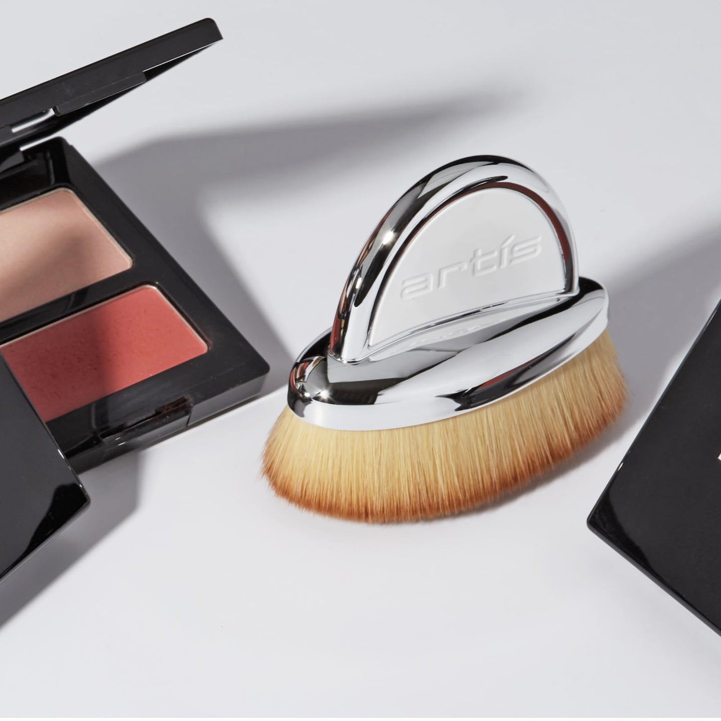 Artis Fini Brush - Makeup Brush for Face and Body, Foundation Brush for Liquid Makeup, Kabuki Brush, Body Makeup Brush, Makeup Brushes for Liquid Foundation