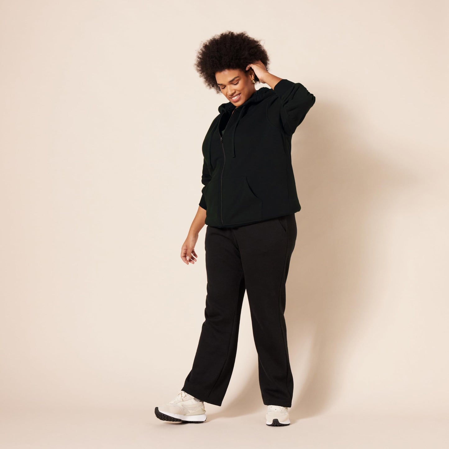 Amazon Essentials Women's Sherpa Lined Full-Zip Hoodie, Black, Medium