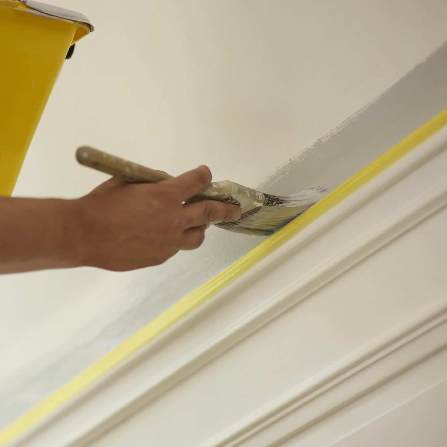 FrogTape Delicate Surface Painters Tape with PAINTBLOCK, 1.5 Inch Wide (1.41 in. x 60 Yds), Low Adhesion, Ideal for Freshly Painted Walls, Trim & Surfaces, Yellow, 4 Rolls (240662)