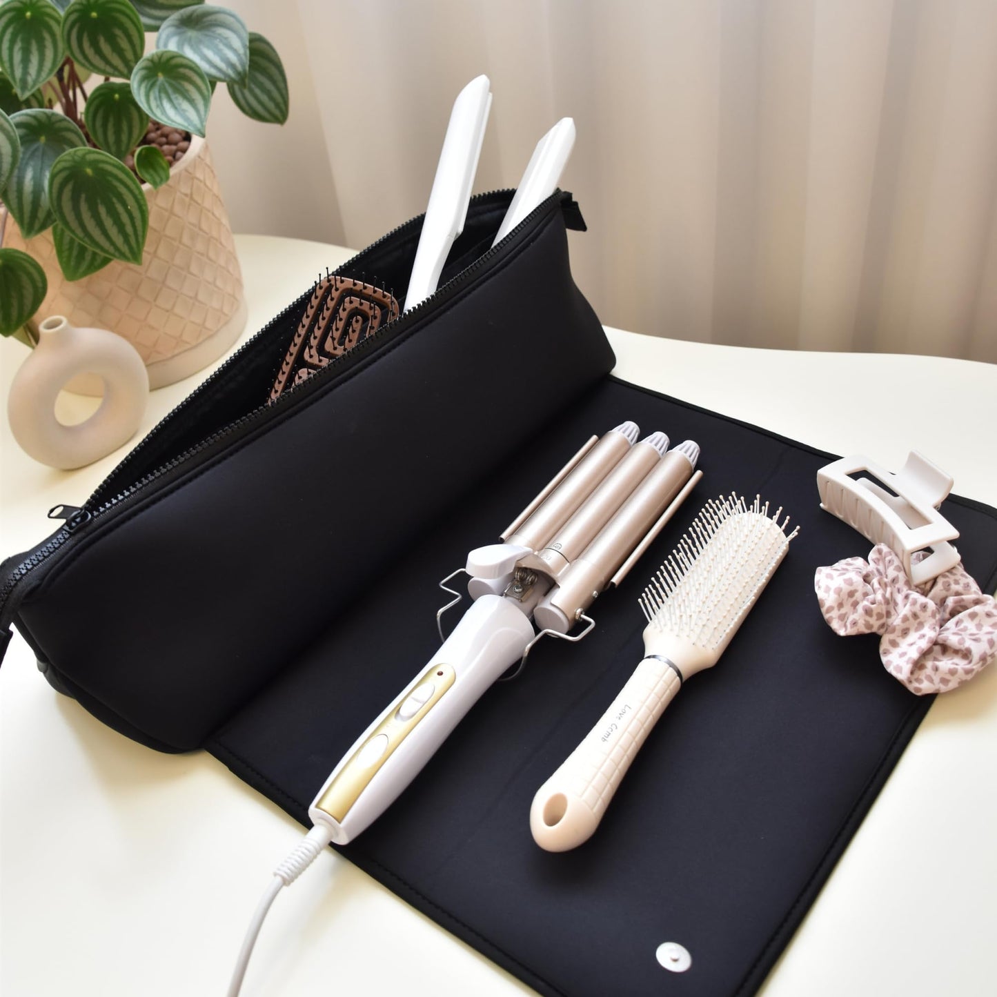 BAREFOOT CARIBOU Hair Tools Travel Bag and Heat Resistant Mat for Flat Irons, Straighteners, Curling Iron, and Haircare Accessories, 2-in-1 Design, with Interior Pockets, Portable Organizer (Black)