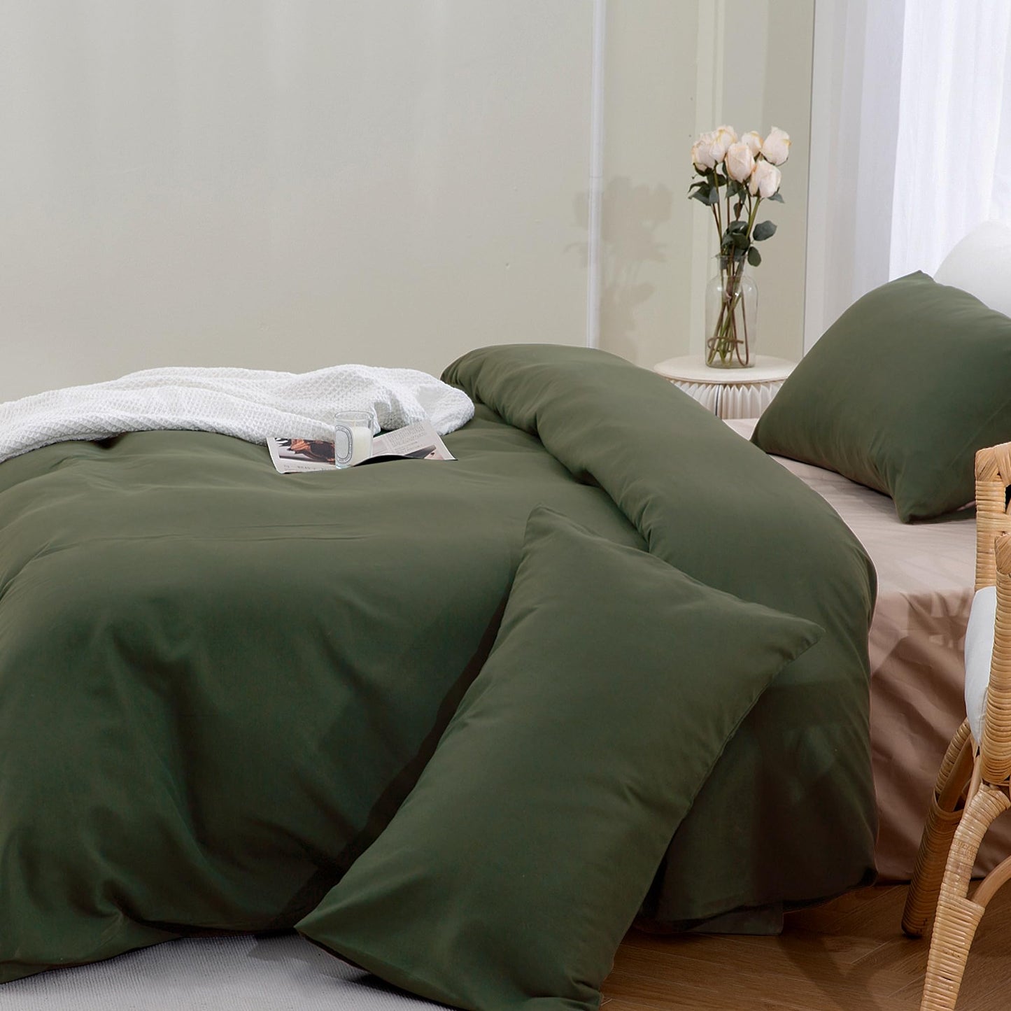 TOCOMOA Duvet Cover Queen, 100% Microfiber Comforter Cover Set, Ultra Soft 3 Pieces Bedding Set with 1 Duvet Cover and 2 Pillowcases (Green, Queen)