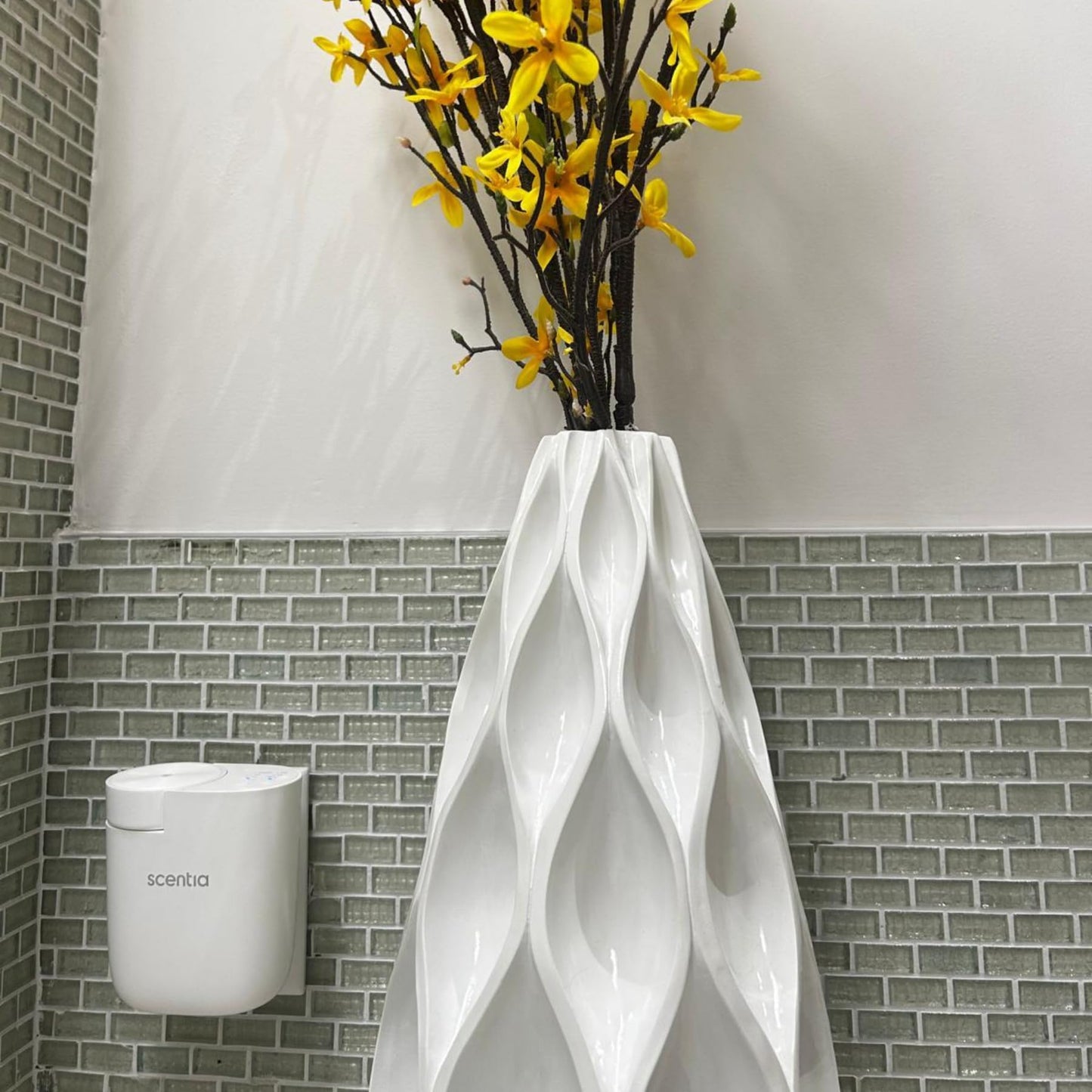 AromaPod Plug-in Waterless Diffuser | Cold-Air Stylish Design for Home, Office, Yoga Room | Nanotechnology 500 Sq.ft Coverage | White | 20ml Oil Included