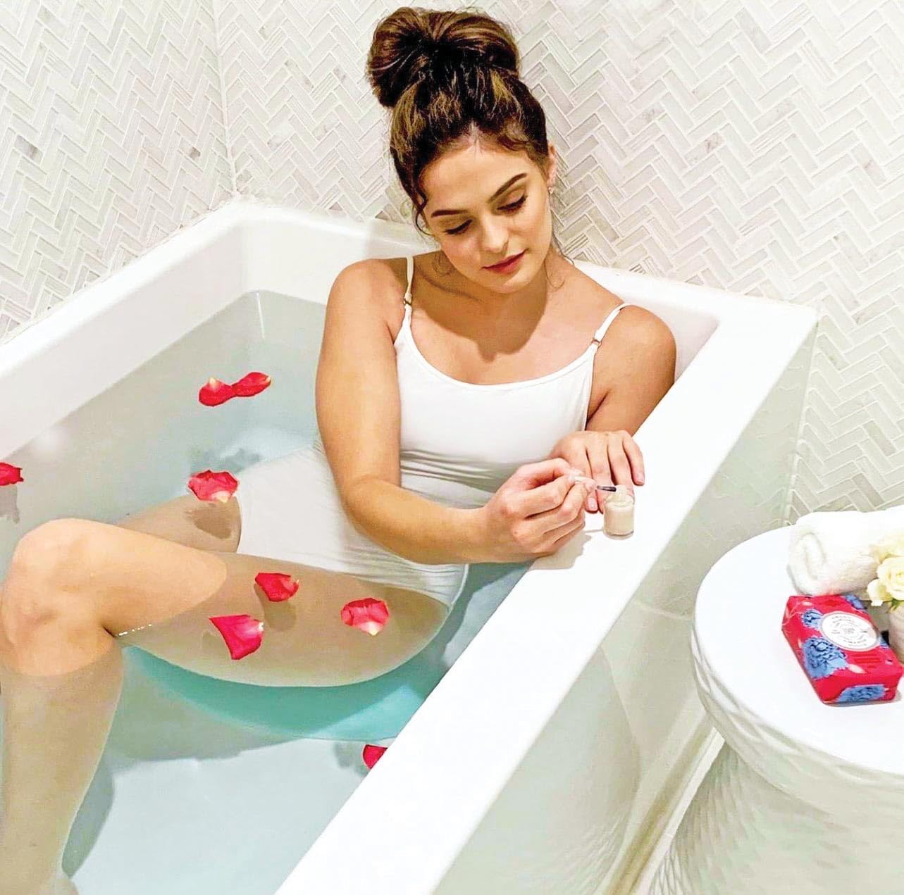 BATH BEAN Luxury Body Stopper, Anti-Slip Spa Accessory, Holds Reclined Position in Bath to Fully Release Tension, Bathe Comfortably Hands Free, and Keep Your Hair Dry. Recline, Relax, Stay Put!