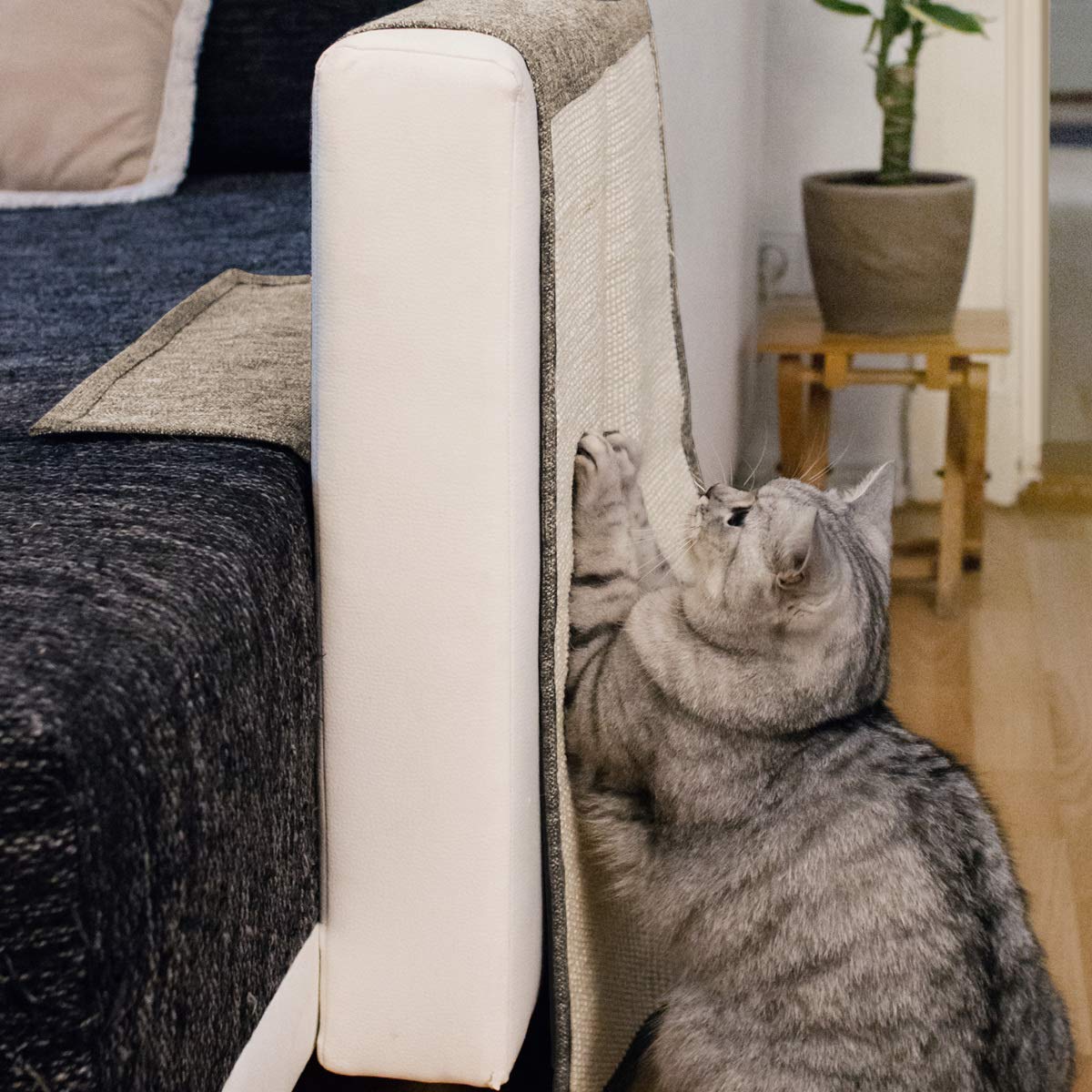 Navaris Cat Scratch Armrest Organizer - Sisal Furniture Protector Scratching Pad for Cats - Scratcher Mat Cover for Sofa Couch Armchair - Light Brown
