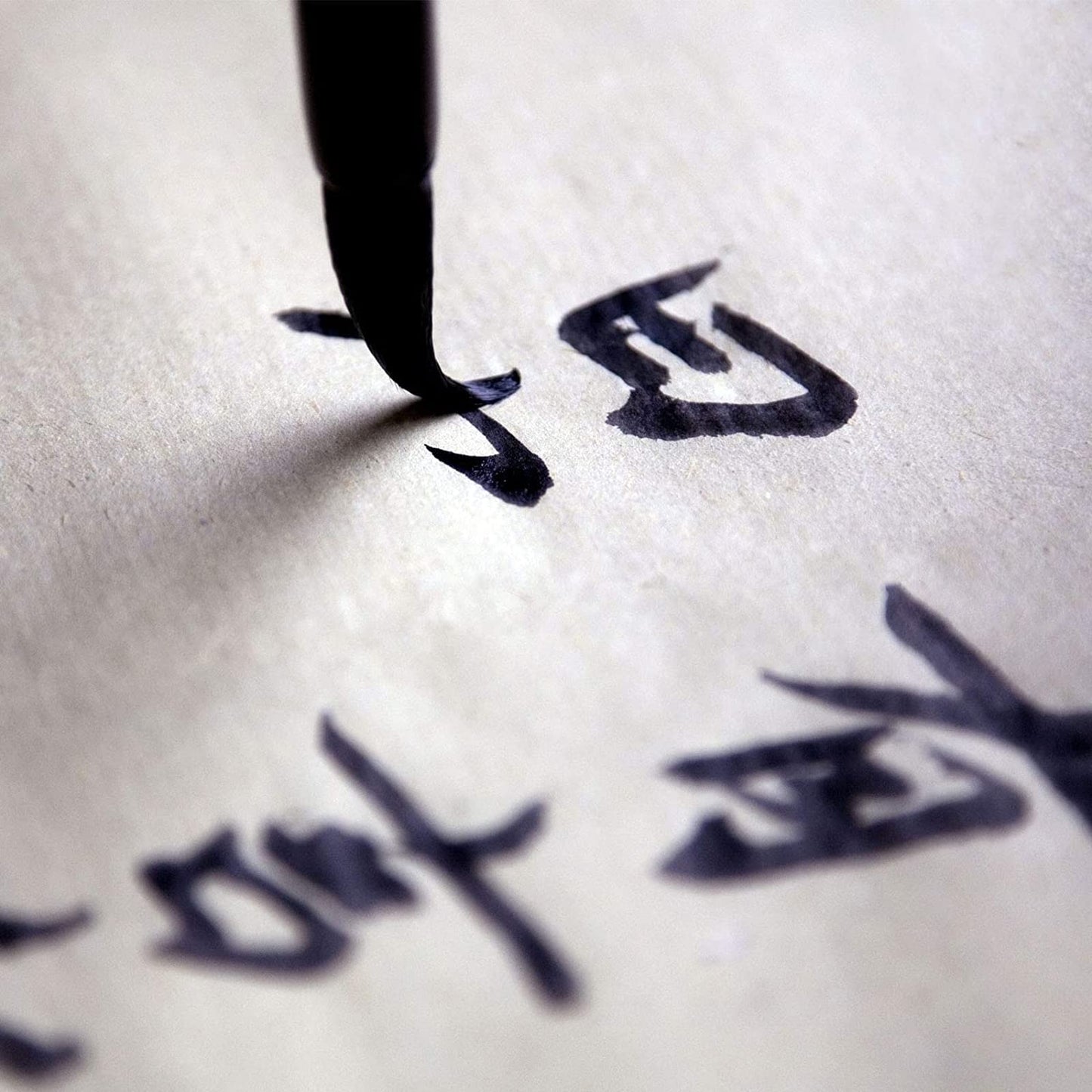 400 Sheets 13.6 x 27.2 Inch Xuan Rice Paper for Chinese Japanese Calligraphy, Half-raw Half-ripe Sumi Ink Drawing Rice Pape Without Grids for Chinese Japanese Character Writing