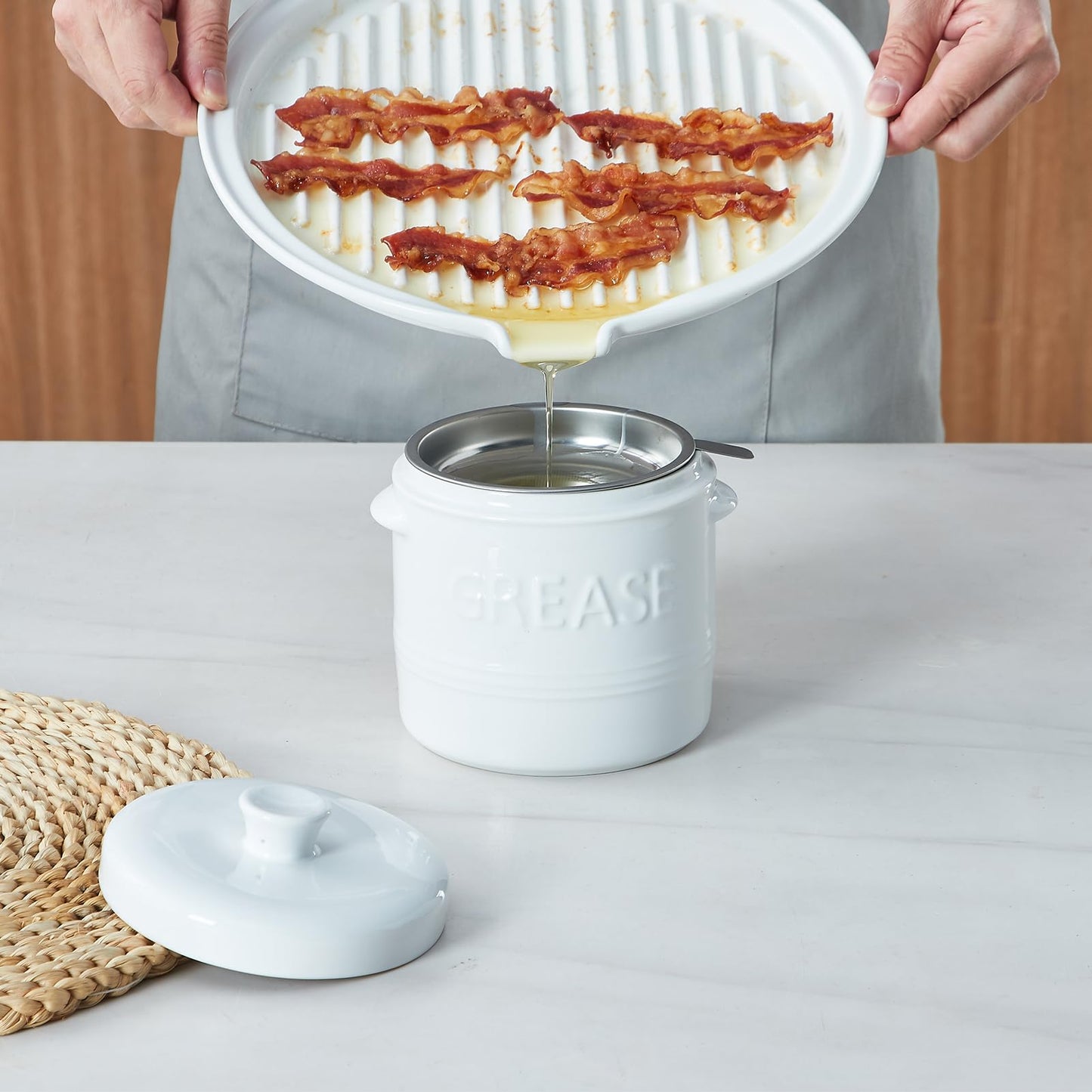 ONEMORE Microwave Bacon Tray with Lid Ceramic Bacon Cooker Meat Rack for Oven Cooking Crispy Bacon Maker with Cover - 10.5 inch Round Bacon Dish Plate, White
