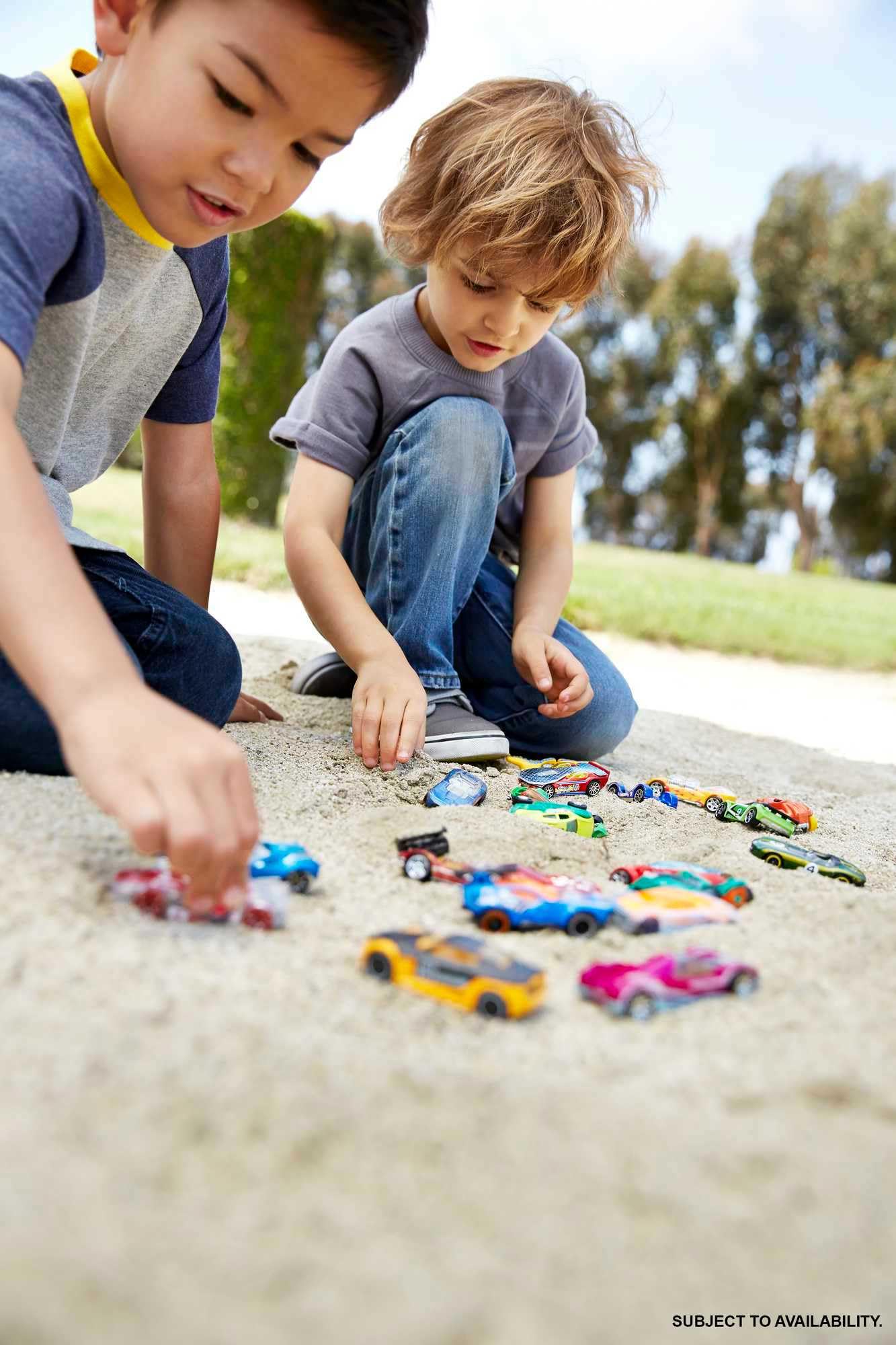 Hot Wheels Toy Cars & Trucks 20-Pack, Set of 20 1:64 Scale Vehicles for Play or Display, Instant Collection (Styles May Vary)