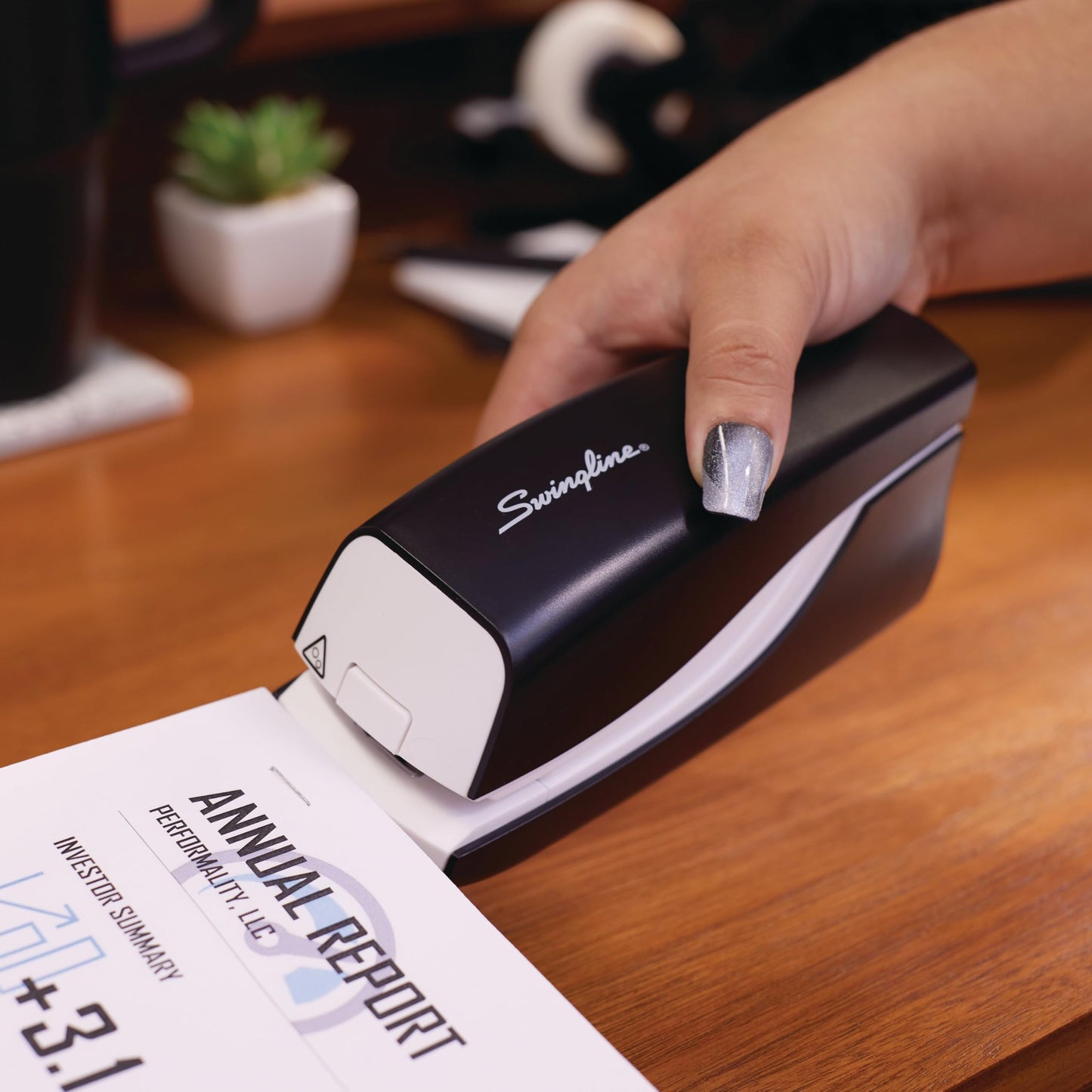 Swingline Breeze Automatic Stapler, 20-Sheet Capacity, Black (7471142132)