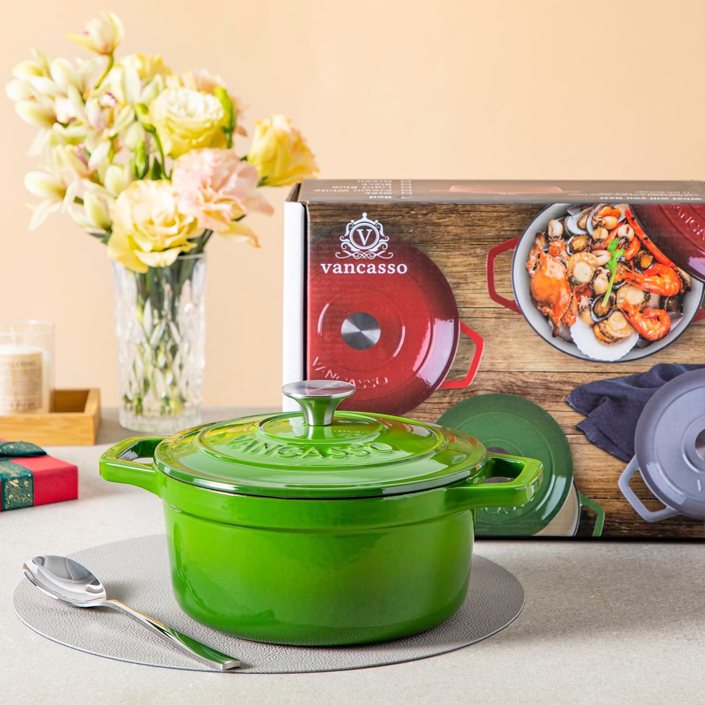 vancasso Green Enamelled Casserole 2 L Cast Iron Casserole Pot Non-Stick Oven Safe Induction Cookers For Stew Soup with Lid 20cm Round