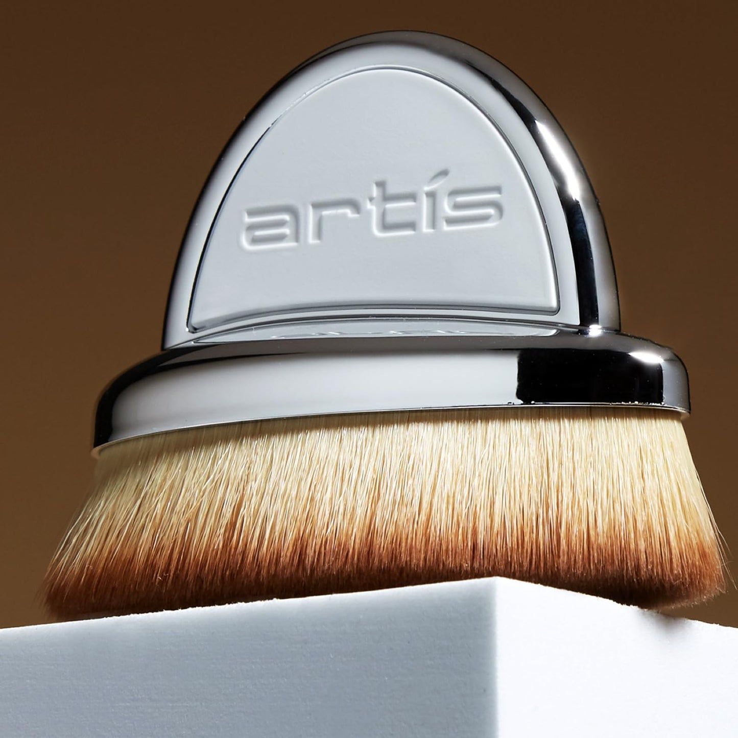 Artis Fini Brush - Makeup Brush for Face and Body, Foundation Brush for Liquid Makeup, Kabuki Brush, Body Makeup Brush, Makeup Brushes for Liquid Foundation