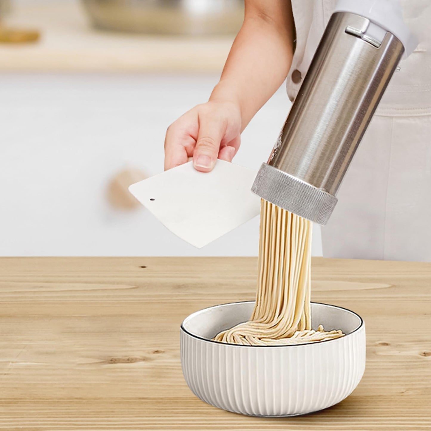 Pwshymi 1PCS Handheld Noodle Maker with 5 Pasta Mold for Making Different Shapes of Noodles, Automatic Electric Pasta Maker Machine, 2000mah Battery Operated for Home Use