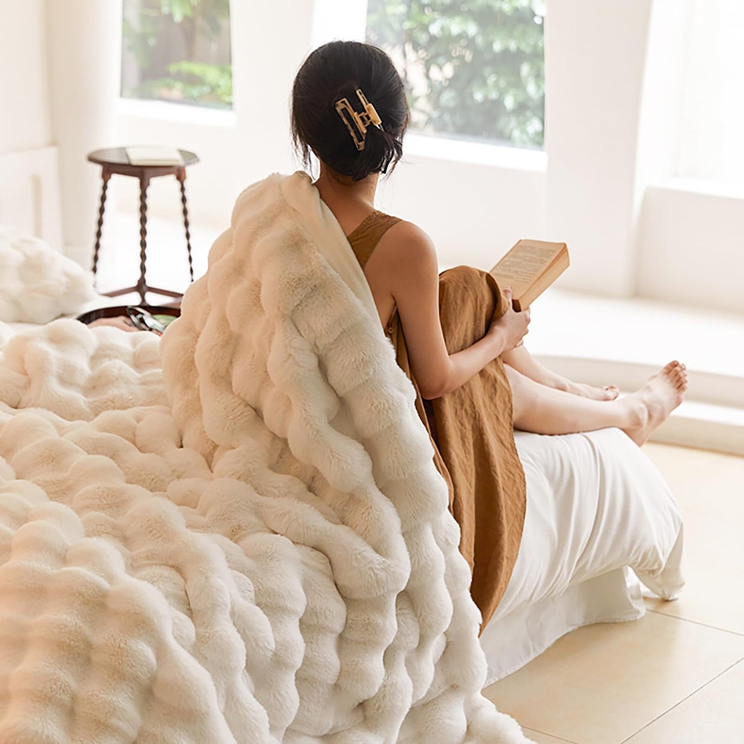 Faux Rabbit Fur Throw Blanket, Luxury Soft Warm Bubble Blanket for Bed, Couch, Sofa, Beige, 80" X 90"