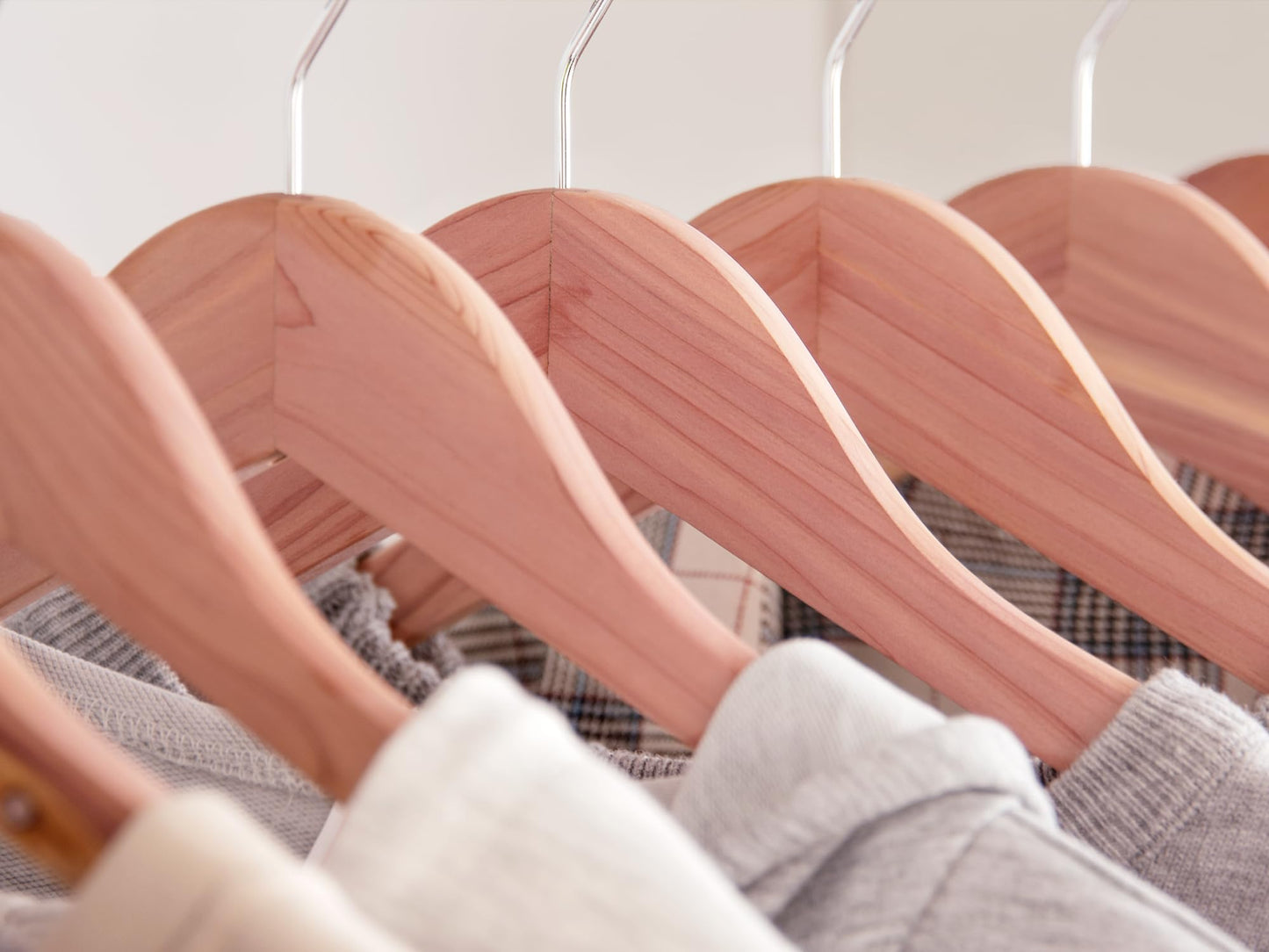 StorageWorks Cedar Wood Clothes Hanger 20 Pack, Wooden Coat Hangers for Shirts, Jackets, Pants, Suits, Sweaters