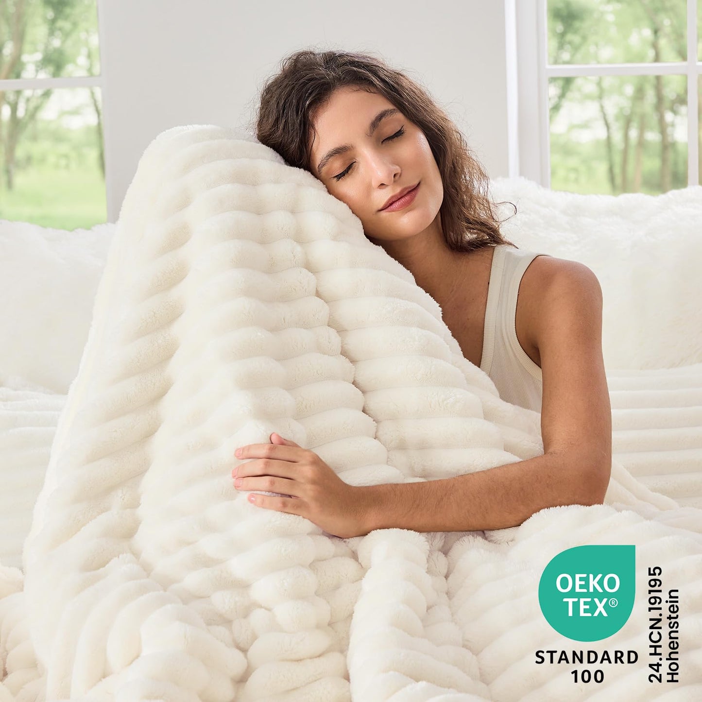 Sasttie Fluffy Comforter Set Queen 3 Pieces - Super Soft & Fuzzy Cream White Comforter Set for Winter Warm Fleece Bedding, 1 Luxury Heavy Faux Fur Down Alternative Comforter with 2 Pillow Cases