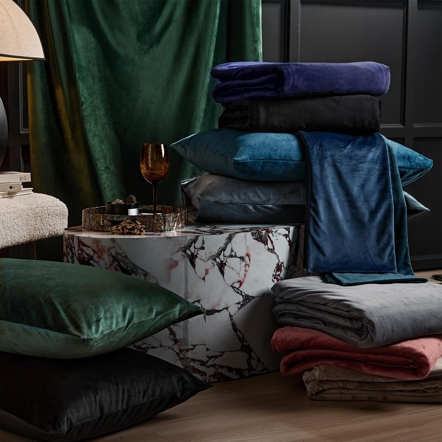 WARMDERN Black Velvet Duvet Cover Queen Size Flannel Duvet Cover Bedding Sets, 3pcs Ultra Soft Luxury Textured Modern Crystal Velvet Duvet Covers with Zipper Closure(Black, Queen)