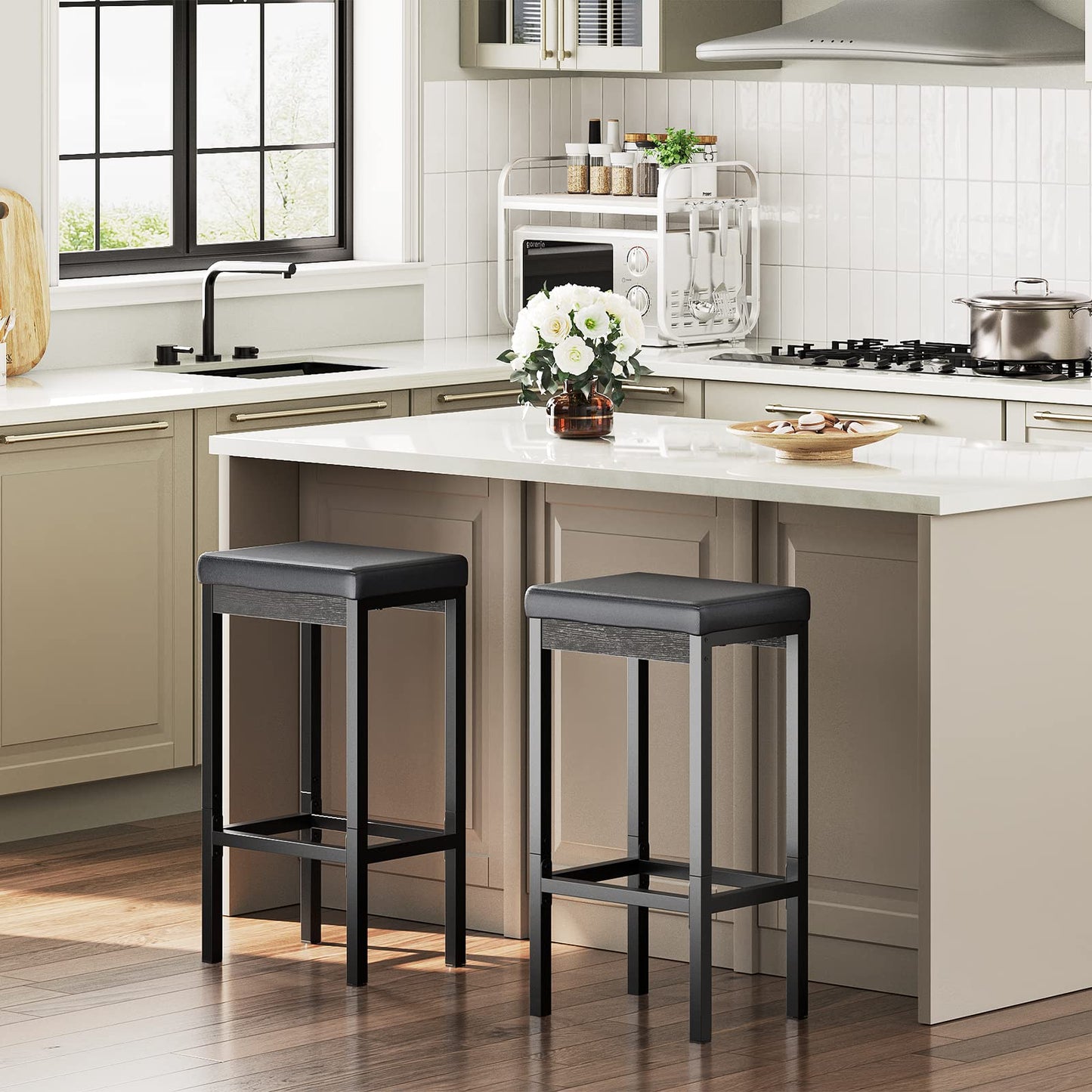 HOOBRO Bar Stools, Set of 2 Bar Chairs, 63 cm Height Stools, Breakfast Bar Stools, Kitchen Bar Chairs, 5 cm Thick Upholstery, for Kitchen, Dining Room, Cafe, Bar Counter, Black BB21BY01