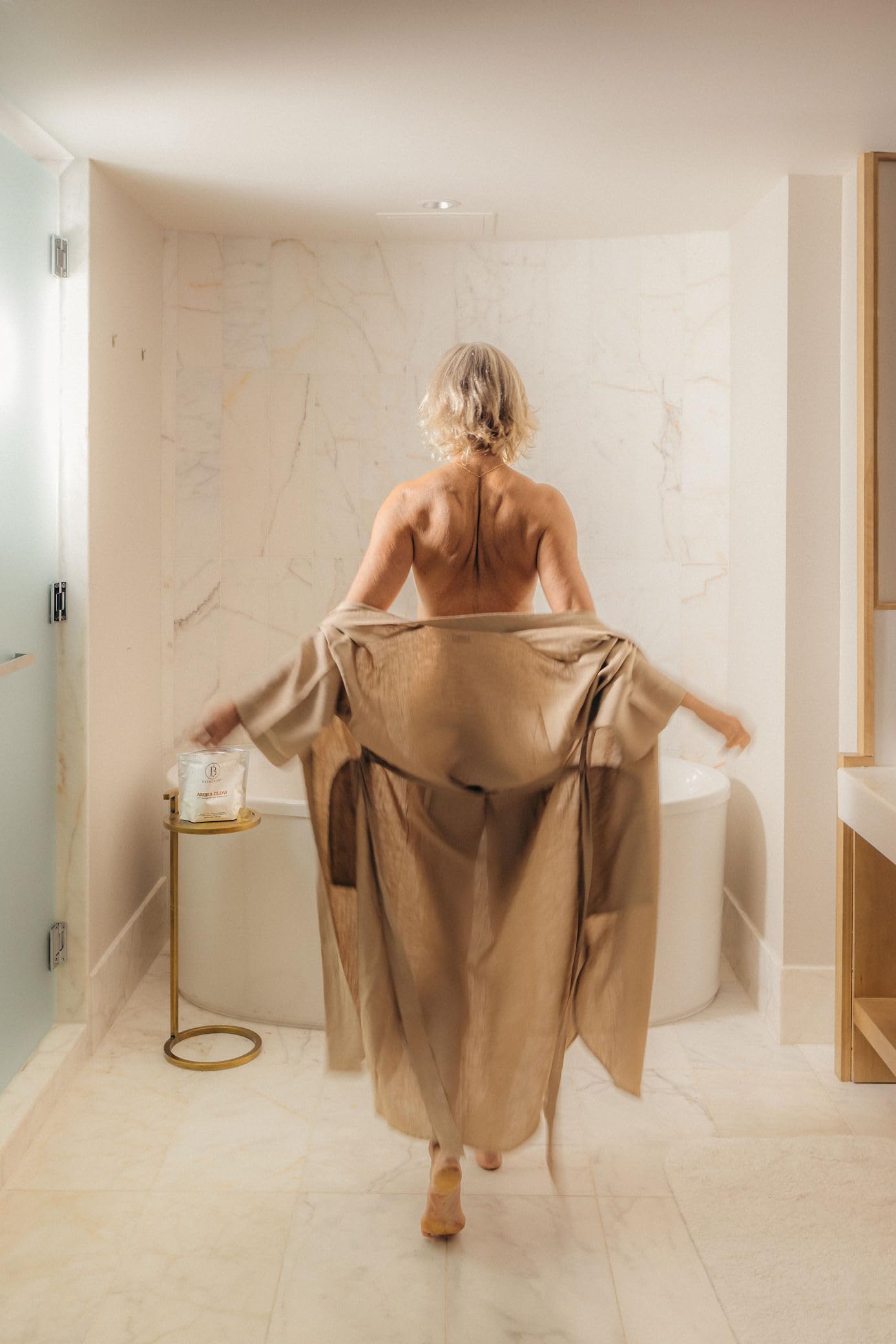 Bathorium Amber Glow Clay Mineral Soak – Bath Soak with French Pink Clay & Mineral-Rich Salts, Enriched with Organic Vanilla & Bergamot, Soothes & Revitalizes Skin, Approximately 3 Baths, 900g