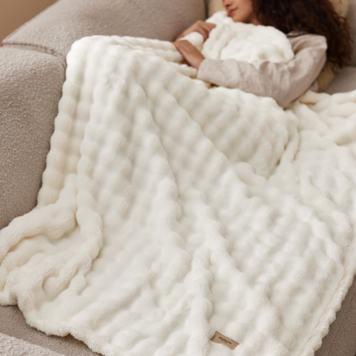 Bedsure 3D Bubble Blanket for Couch - GentleSoft White Spring Throw Blanket for Couch Sofa Bed Room Decor - Luxury Soft Cozy Blanket Gifts for Women, Lightweight, All Seasons, Off White, 60 x 80 ''