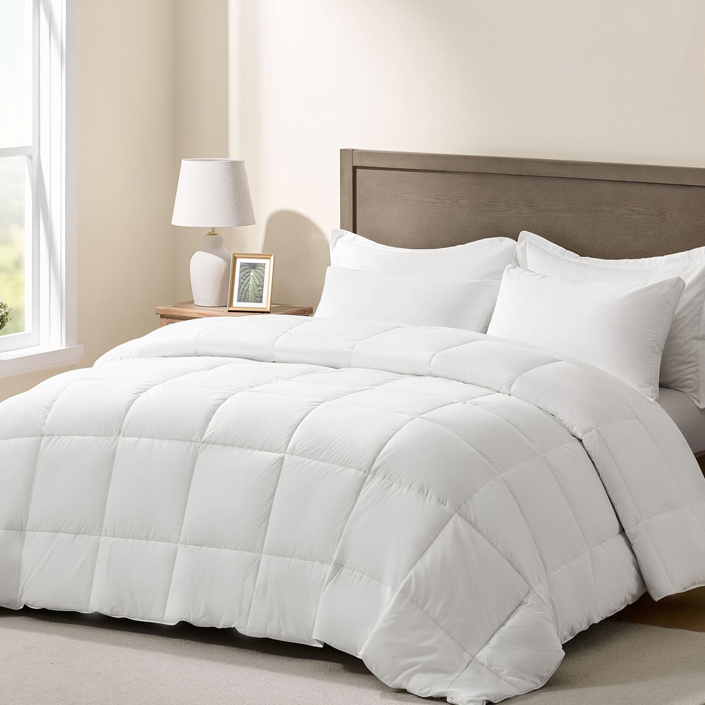 Moonrite Queen Duvet-250GSM Summer Down Alternative Quilted Comforter, Lightweight & Breathable All Season Bedding Quilt with 8 Corner Tabs, White,229x229
