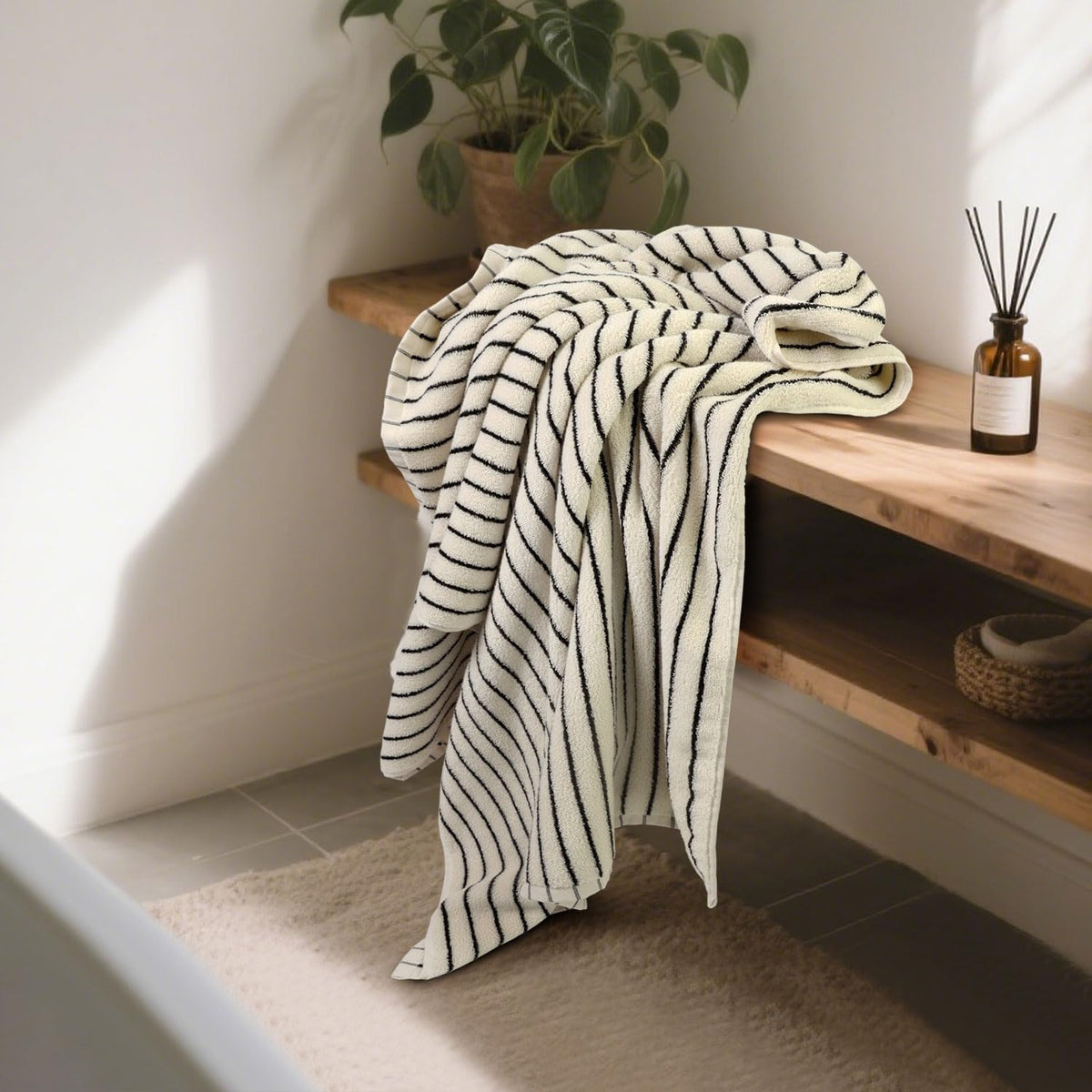 Aoipend Black and White Striped Bath Towels Set of 2, Lighter & Quick Dry Towels Large 27.5 x 55 inches, Farmhouse for Bathroom, Pool, Shower