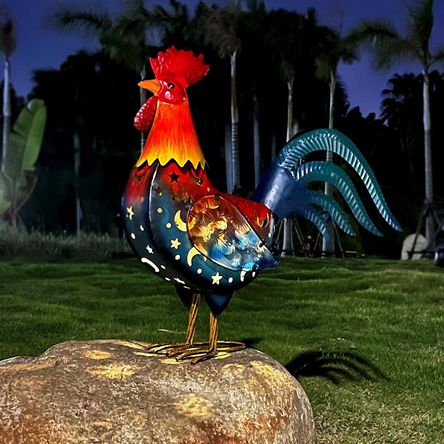 LIFFY Solar Rooster Garden Statues with Led Lights Outdoor Metal Chicken Sculpture Figurines Decor Yard Art for Farm Patio Lawn Decorations, 18 Inch