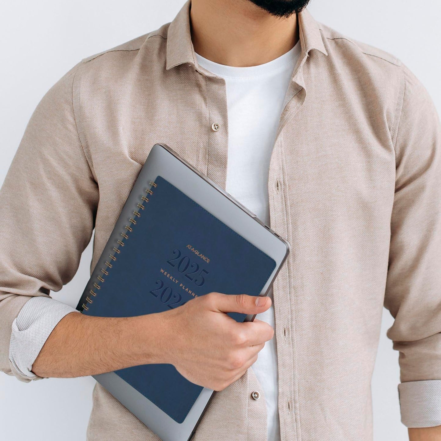 AT-A-GLANCE Planner 2025-2026 Academic, Weekly & Monthly, 8-1/2" x 11", Large, Monthly Tabs, Flexible Cover, Signature Collection, Navy (YP905A20)