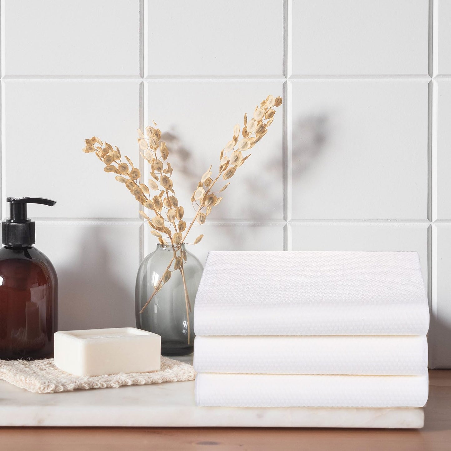 Buryeah 30 Pcs 27.5 x 55 Inch Disposable Bath Towels Bulk White Large Body Camping Towel Quick Dry Thickened Absorbent for Travel Shower Hiking Backpacking Bathroom