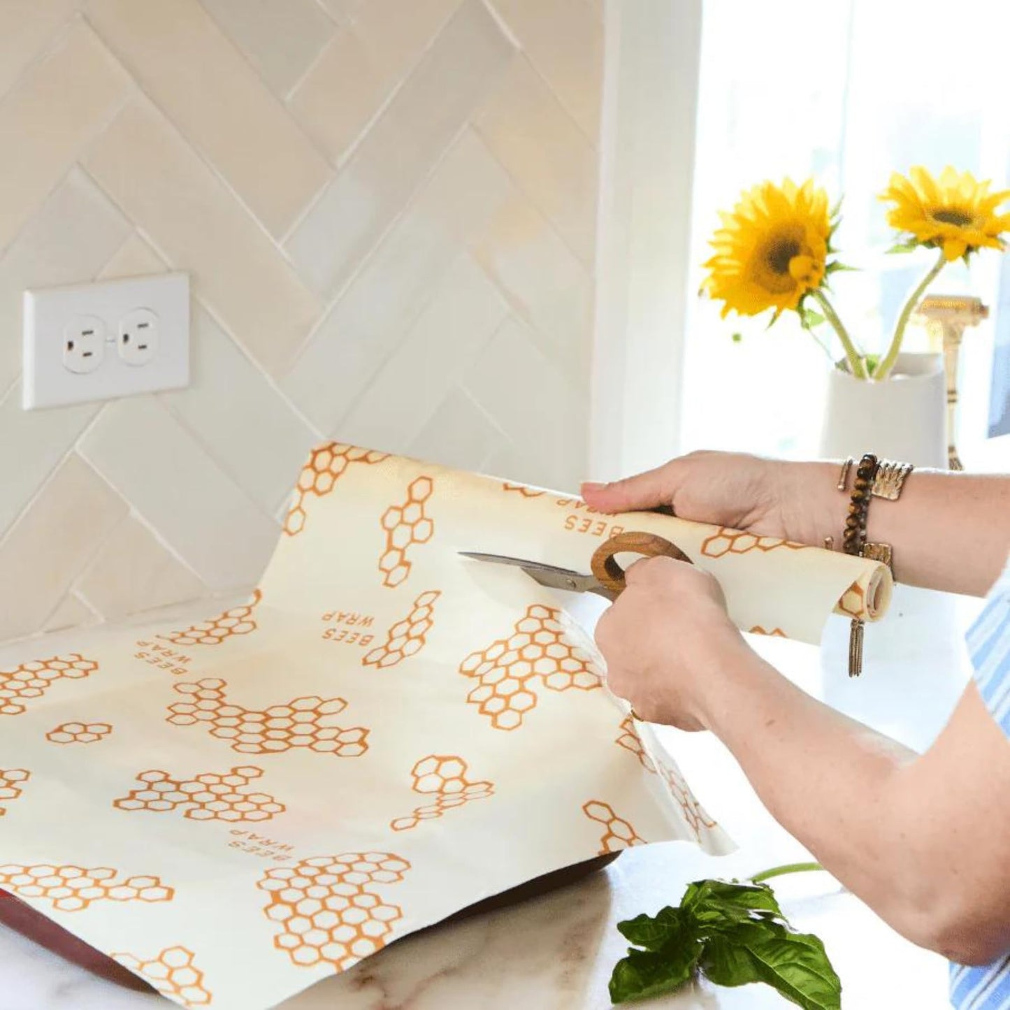 Bee's Wrap Beeswax Wraps for Food - Cut to Size 14x52" Wax Paper Roll - Made in USA Reusable Waxed Paper & Bowl Covers - Organic & Eco-Friendly Alternative to Aluminum Foil & Plastic Wrap, Honeycomb