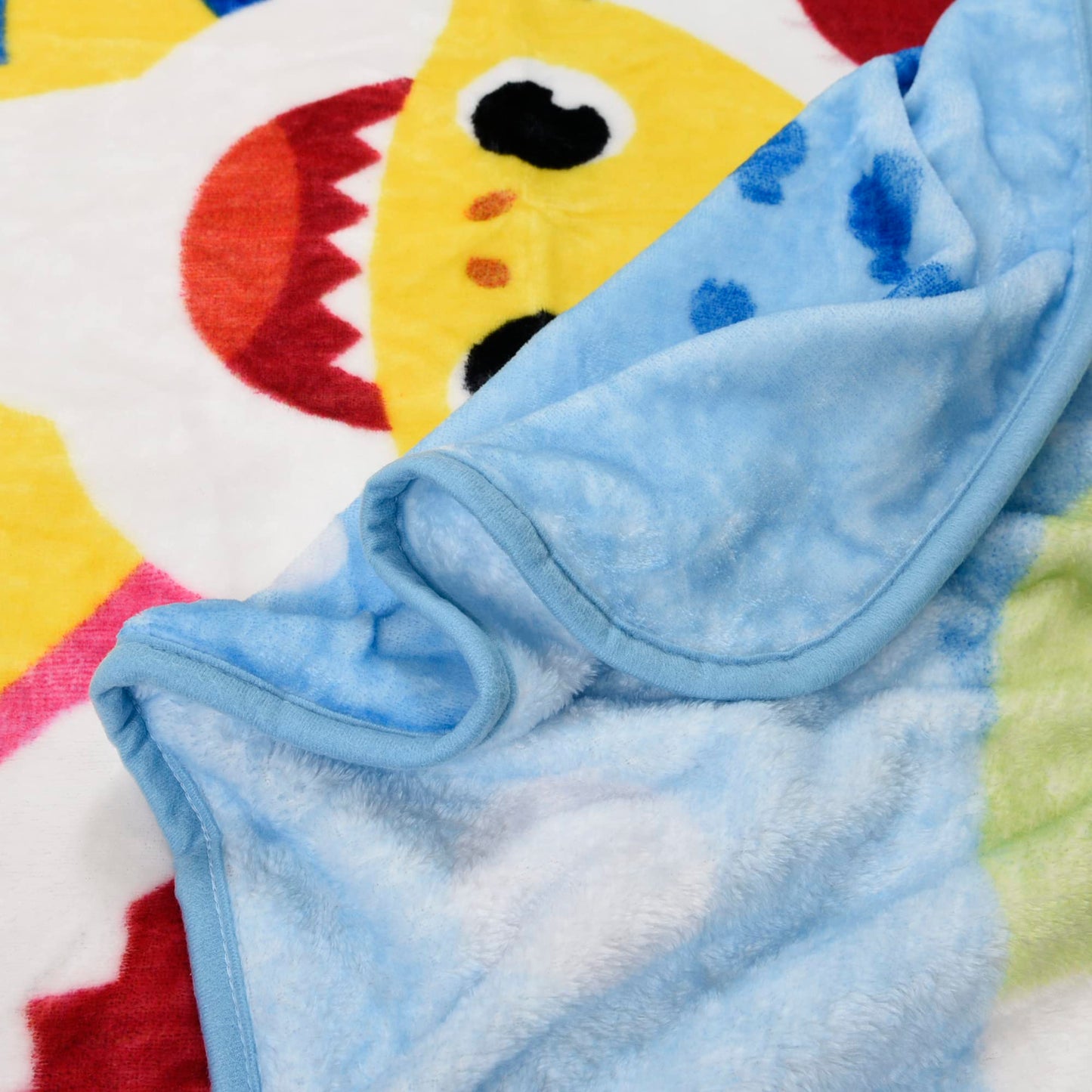 Baby Shark Kids Fleece EXPRESSIONS Throw Blanket – 50 x 60 inches Soft Plush Throw for Boys & Girls – Warm, Lightweight, Toddler Bedding for Bed, Couch, Travel, Naptime (Official Baby Shark Product)