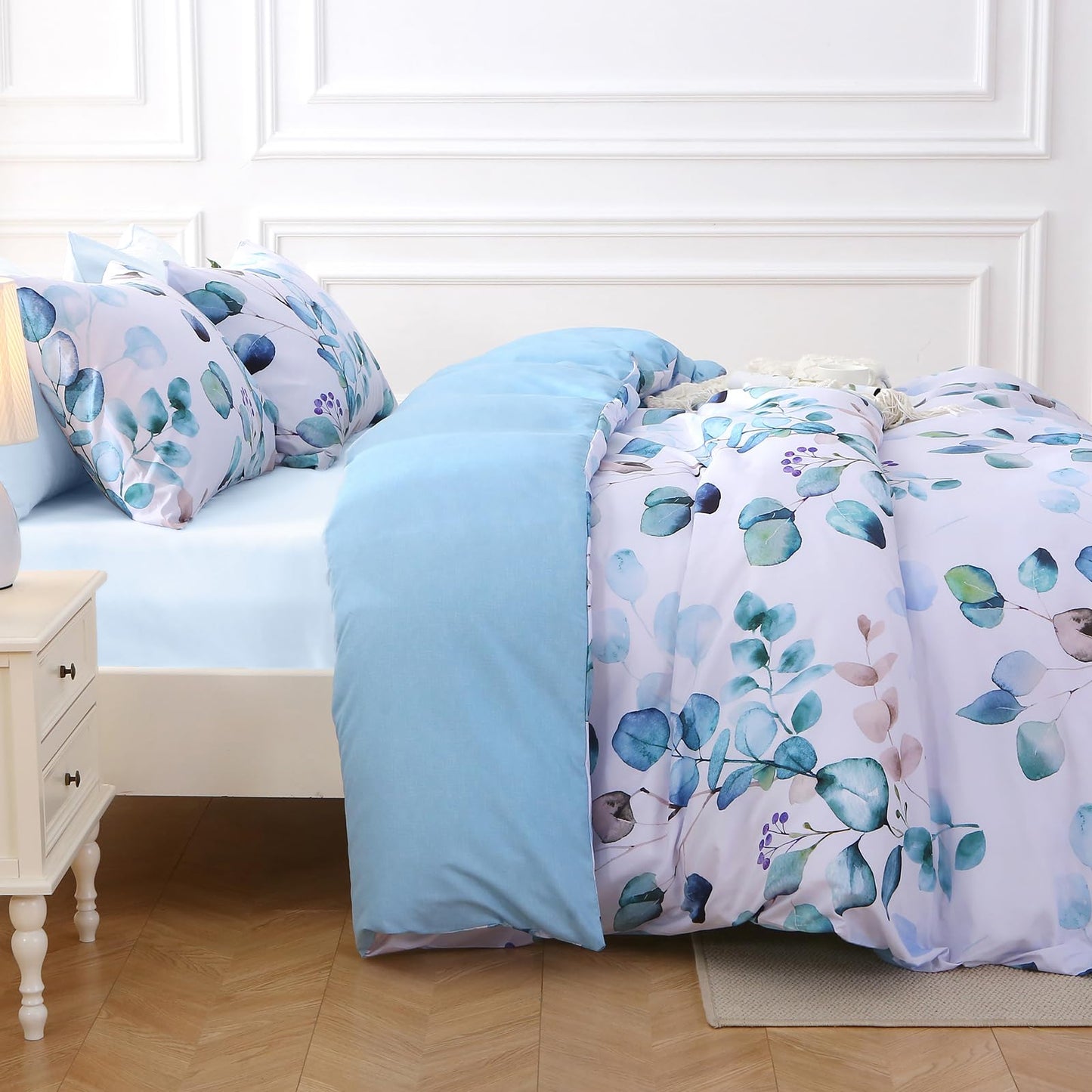 MUXHOMO Blue Flower Queen Comforter Set 7 Pieces, Elegant Floral Print Bed in a Bag Queen, Breathable Reversible Botanical Pattern Bedding Set with Comforter, Sheets, Pillowcases, and Shams