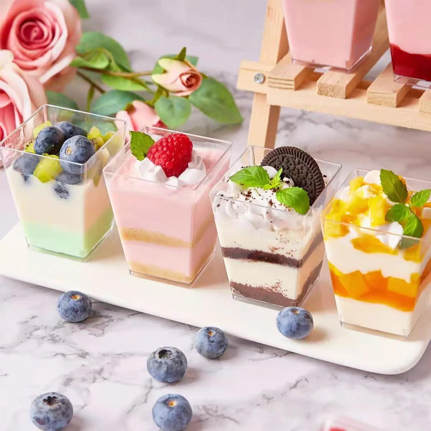 Mwellewm 300Pcs Dessert Cups 5 OZ Parfait Cups Small Plastic Desert Cups with Spoons Clear Mini Serving Shooter Cups Glasse Round Goblet with Gold Edge for Party Appetizer Fruit Ice Cream Cake Pudding