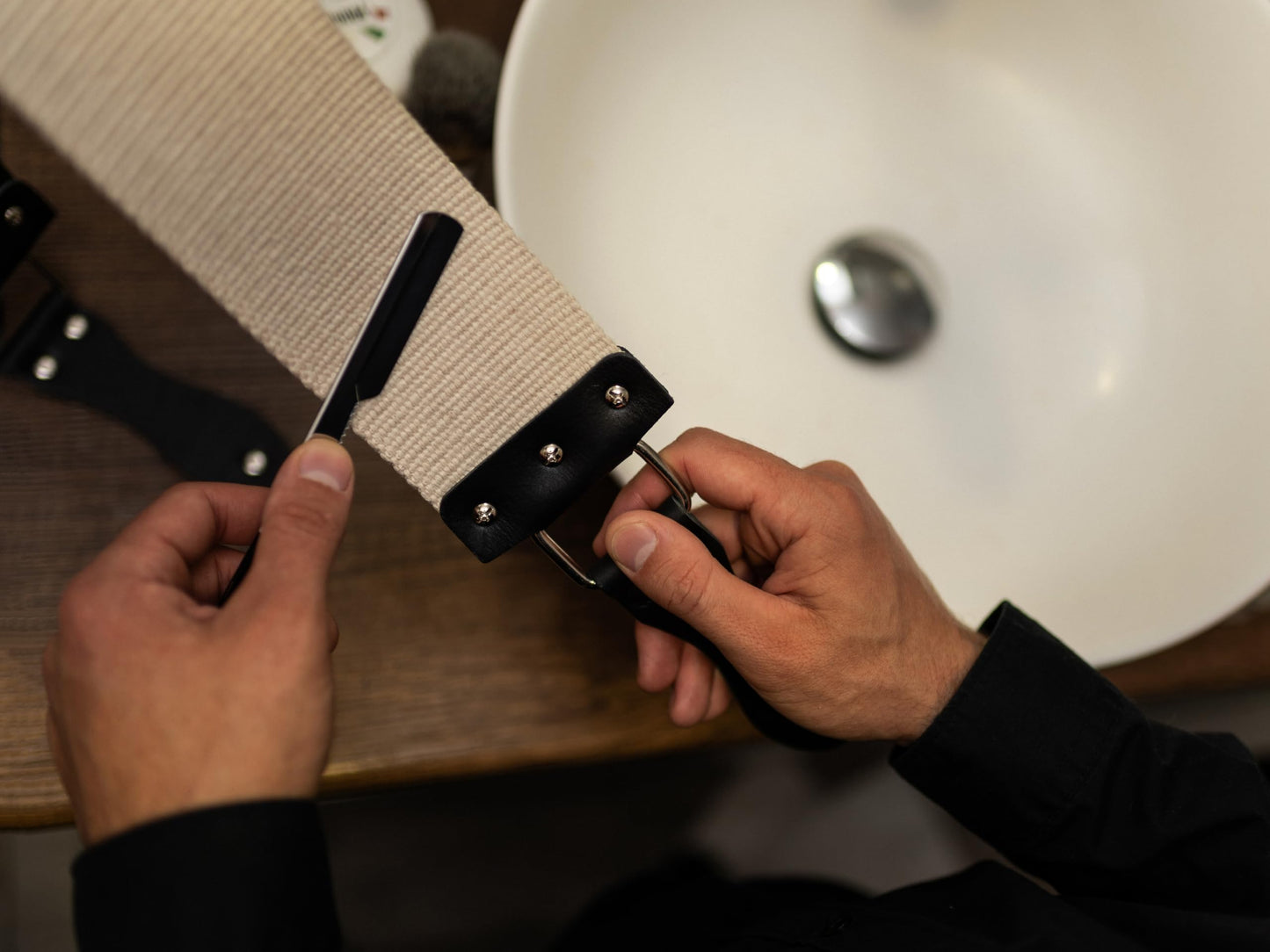 Razor Strop - Barber's Latigo Leather Straight Razor Strop. Dual Strap that will be a Great Addition for Any Straight Razor. PREMIUM LEATHER Strop for Sharpening. (Black)