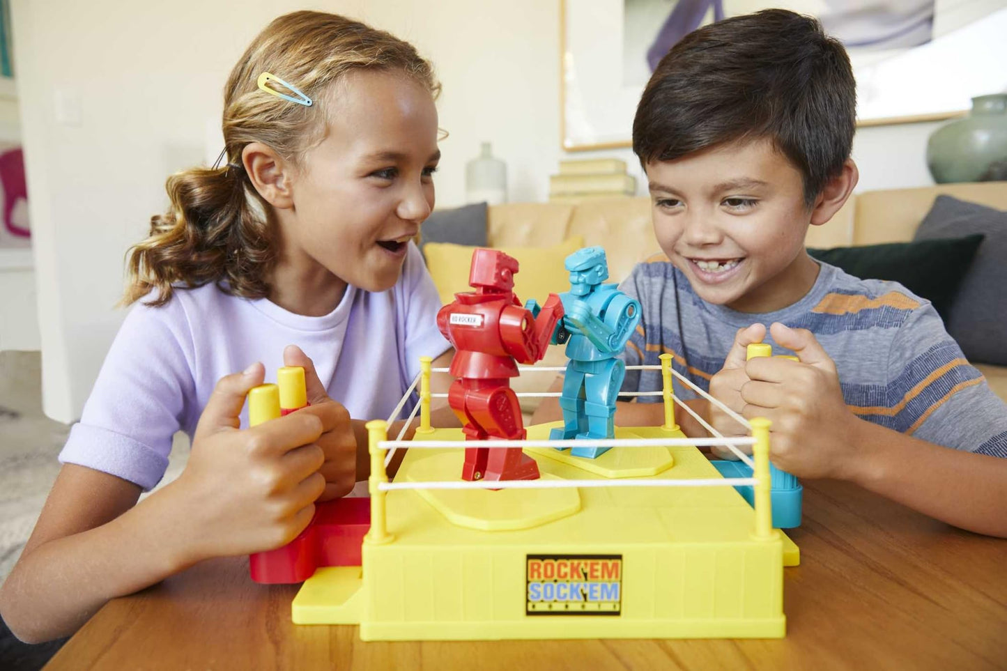 Mattel Games Rock 'Em Sock Em Robots: you control the battle of the robots in a boxing ring