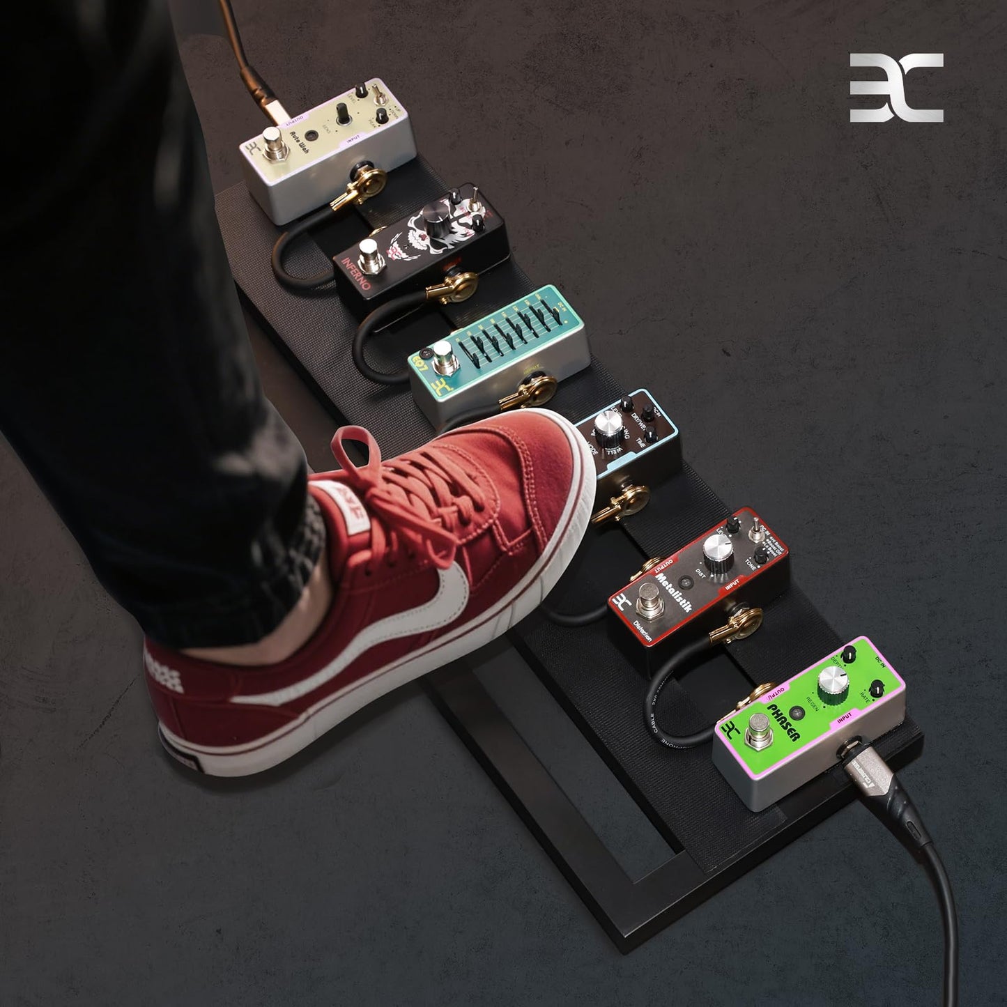 EX Portable 20" Guitar Effects Pedal Board Pedalboard Aluminum Alloy With 2 Roll Fastener Tapes Black For A Simple Rig