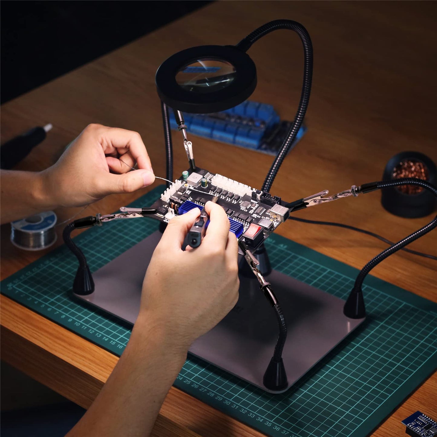 SainSmart Magnetic Helping Hands Soldering Station with an 11.1 x 7.1 Inch Larger Base, 5X LED Magnifying Lamp, 4 PCB Circuit Board Holder & 4 Flexible Magnetic Helping Hands