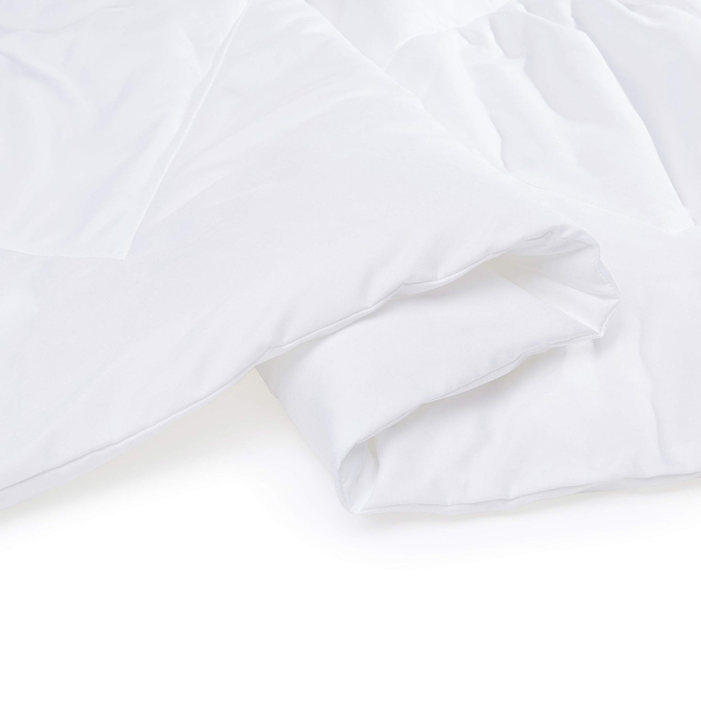 Amazon Basics Reversible, Lightweight Microfiber Comforter Blanket - Full / Queen, White