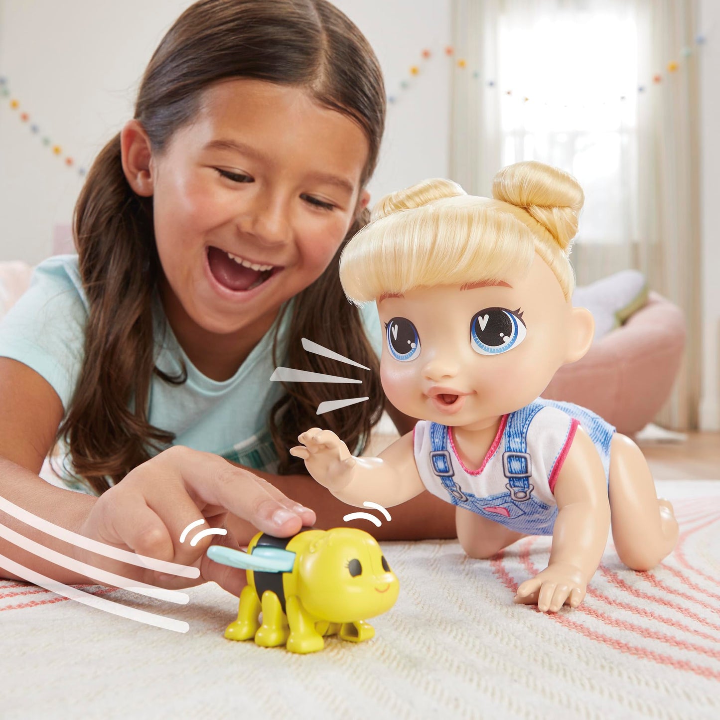 Baby Alive Crawl 'n Play Harper Hugs Electronic Crawling Baby Doll Set, Blonde Hair, Kids Toys for Girls & Boys 3 Years & Up, 10.75 Inches/27 cm