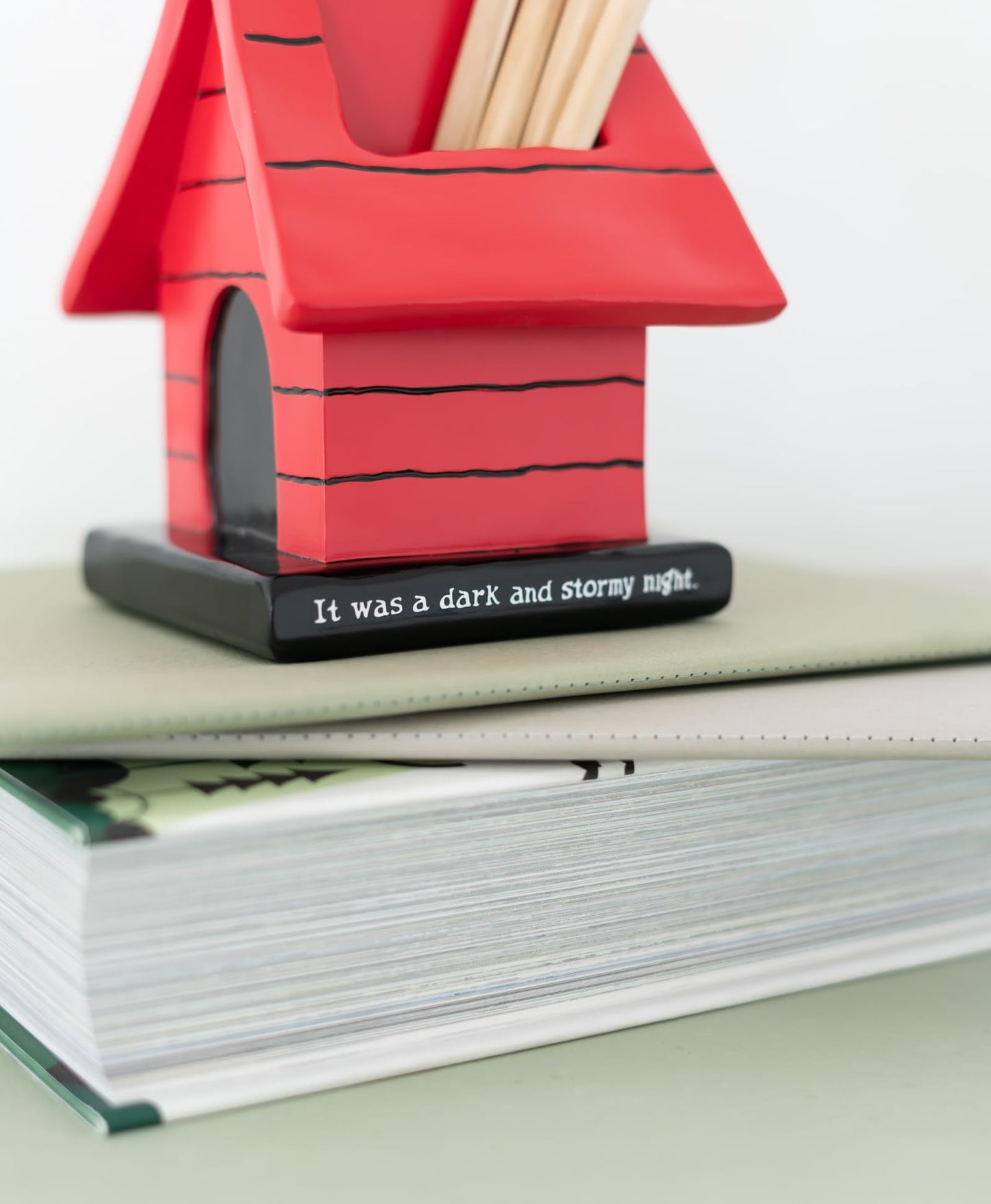 Grupo Erik Snoopy 3D Desk Pen Holder - Ideal Accessory for Stationery and Room Decoration