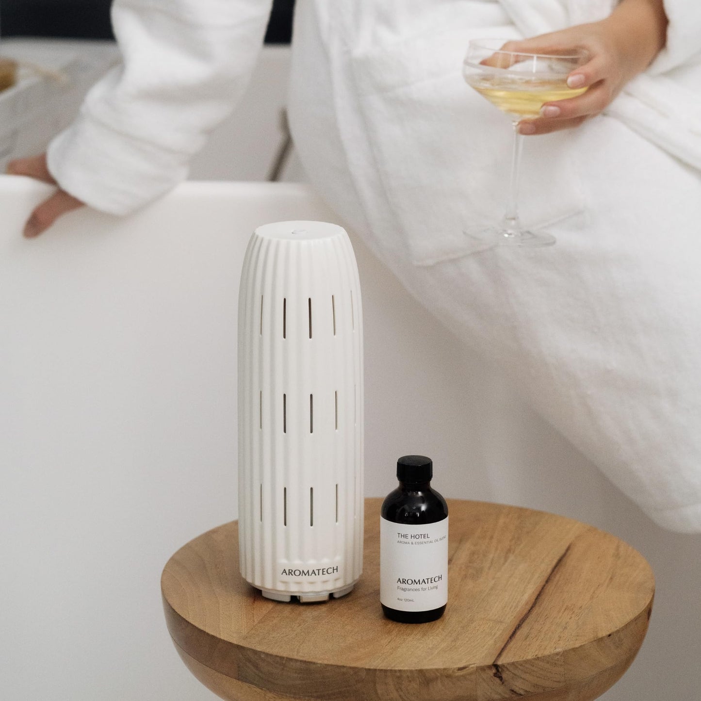 AromaTech The Hotel Premium Aroma Oil – Elevated & Luxurious Home Fragrance with Notes of Lavender, Citrus & Juicy Peach for Scent Diffusers, Cold-Air and UltraSonic Scent Machines – 10 mL