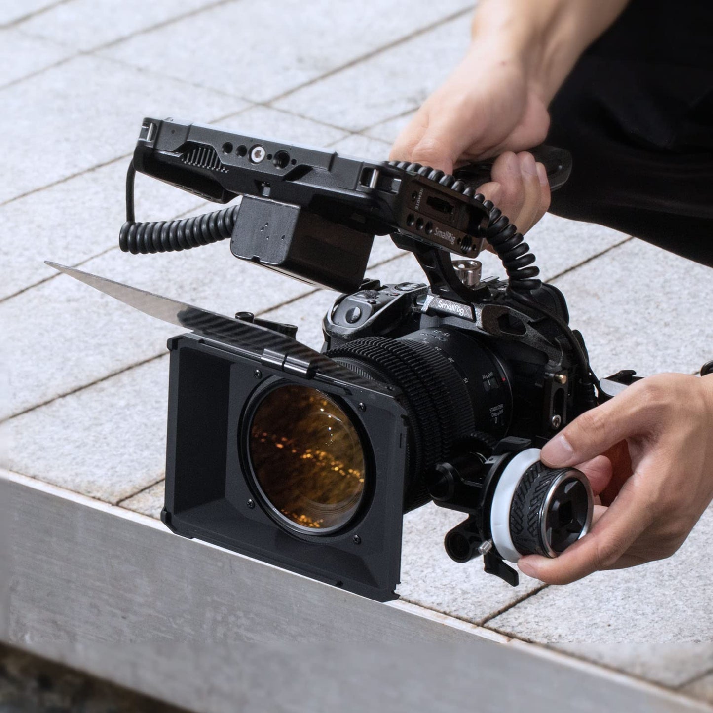 SmallRig Mini Matte Box Lite with Top Flag for DSLRs and Mirrorless Cameras, Compatible with 67mm/72mm/77mm/82mm/95mm Lenses, Comes with Filter Tray - 3575