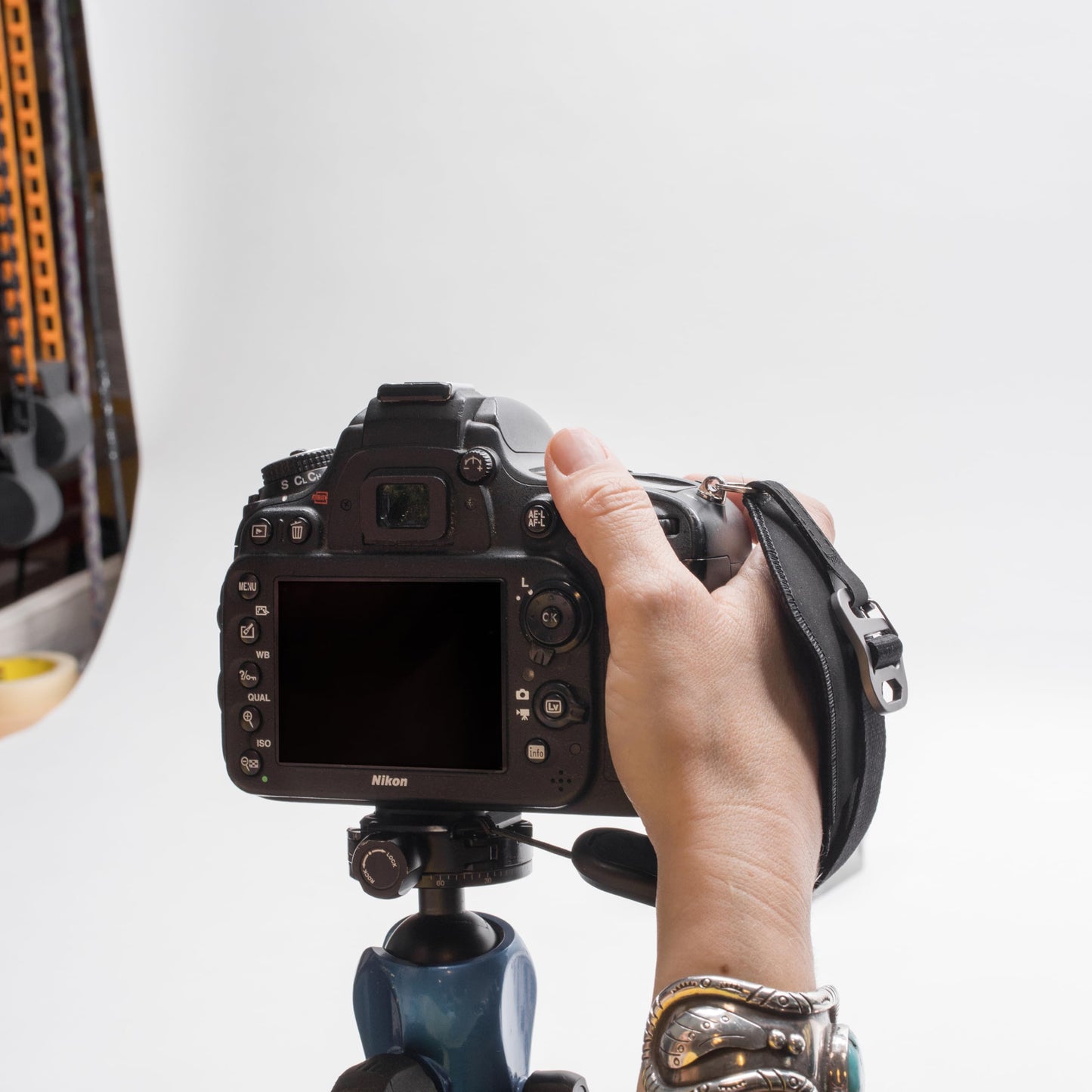 Peak Design Clutch Camera Hand Strap, Compatible with Any DSLR or SLR Body, Small, Sleek and Durable, Quick Release, Adjustment and Connection, Camera Straps for Photographers, 200 lb Capacity