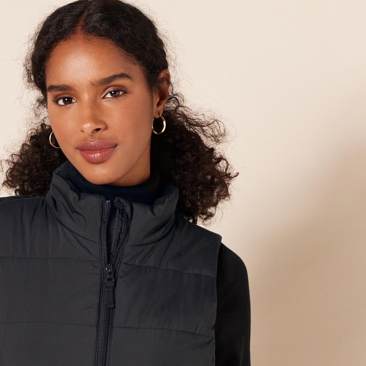 Amazon Essentials Women's Mid-Weight Puffer Vest, Black, Large