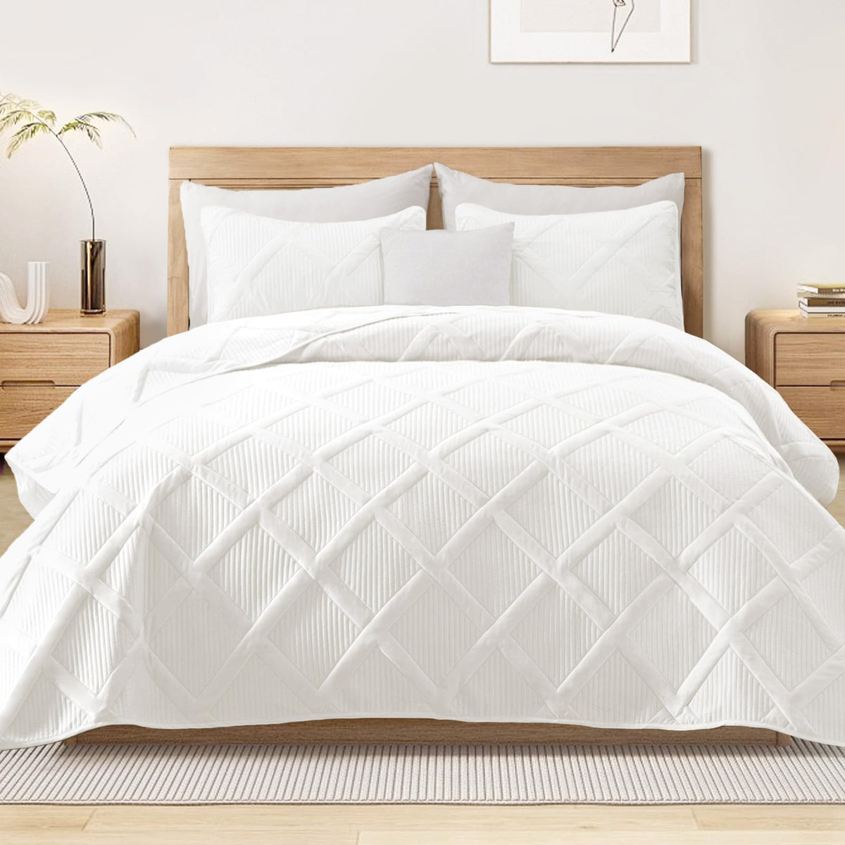 Exclusivo Mezcla King Quilt Set- White Quilts Bedding Set with 2 Pillow Shams, Modern King Bedspread with Striped Pattern, Soft Lightweight Bedspreads Coverlets for All Seasons